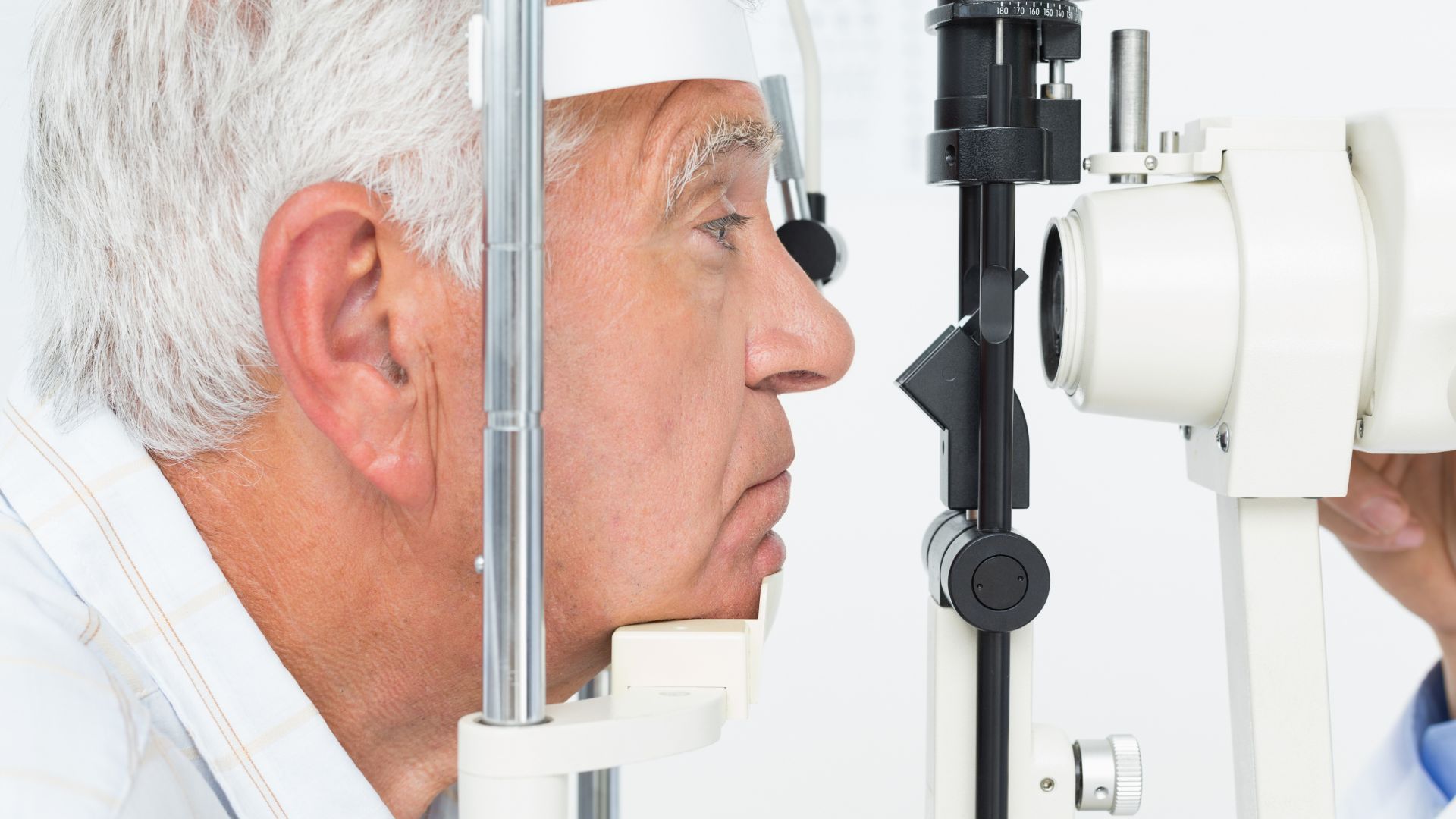 Đo khúc xạ xác định chính xác độ viễn thị và nhu cầu điều chỉnh kính