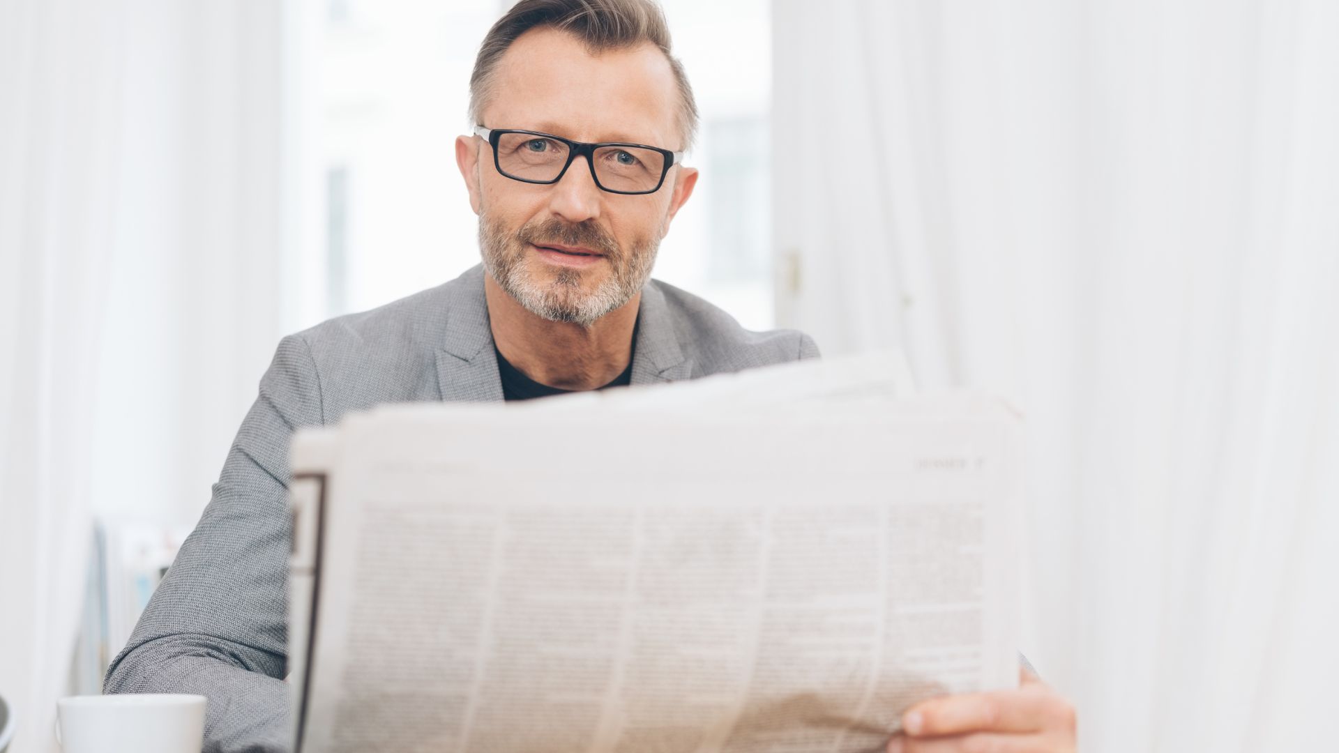 Giữ khoảng cách nhìn và ánh sáng phù hợp, đeo kính đúng chỉ định