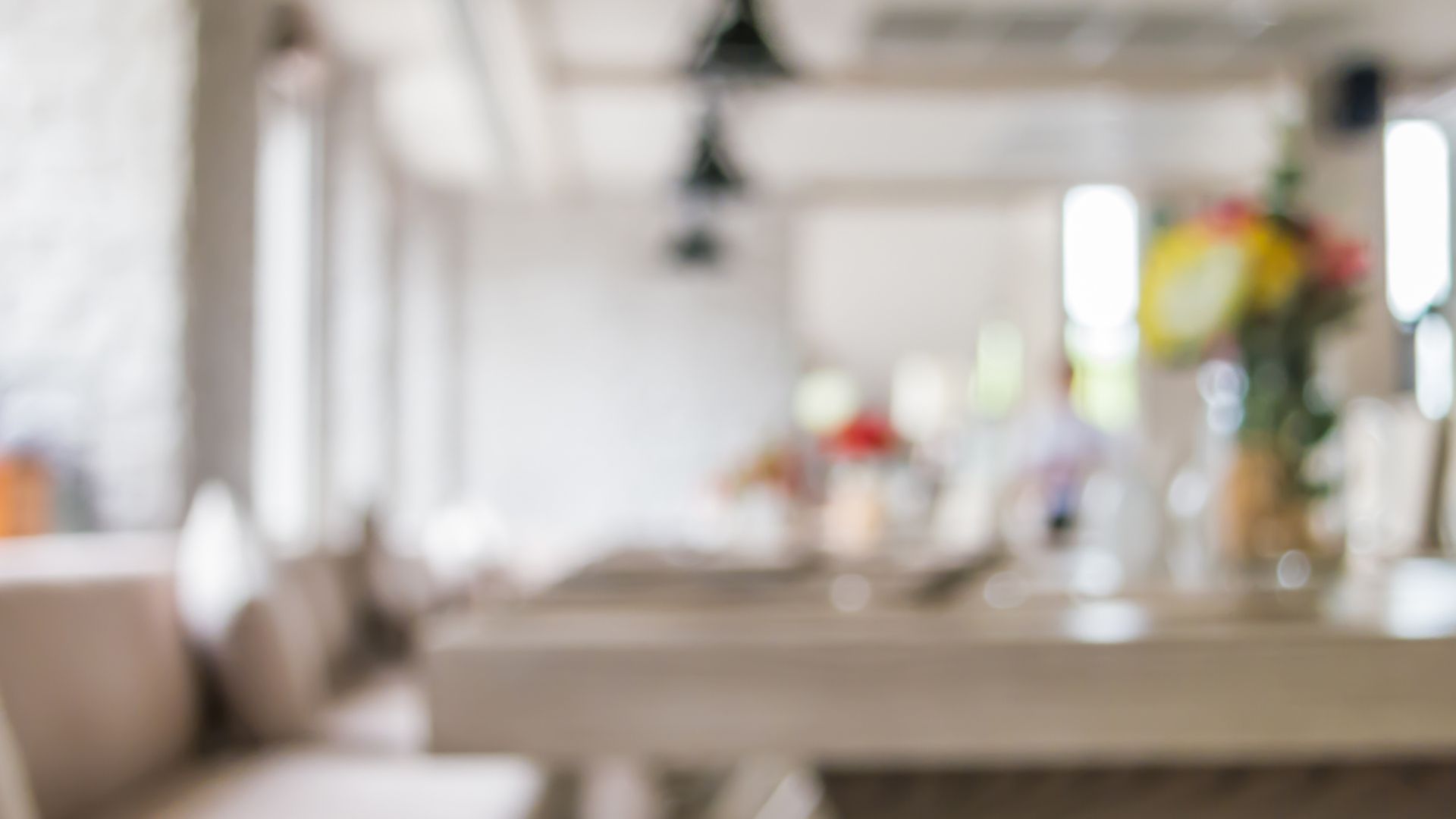 Thị lực giảm từ từ, khó nhìn rõ chi tiết là dấu hiệu thường gặp khi bệnh tiến triển