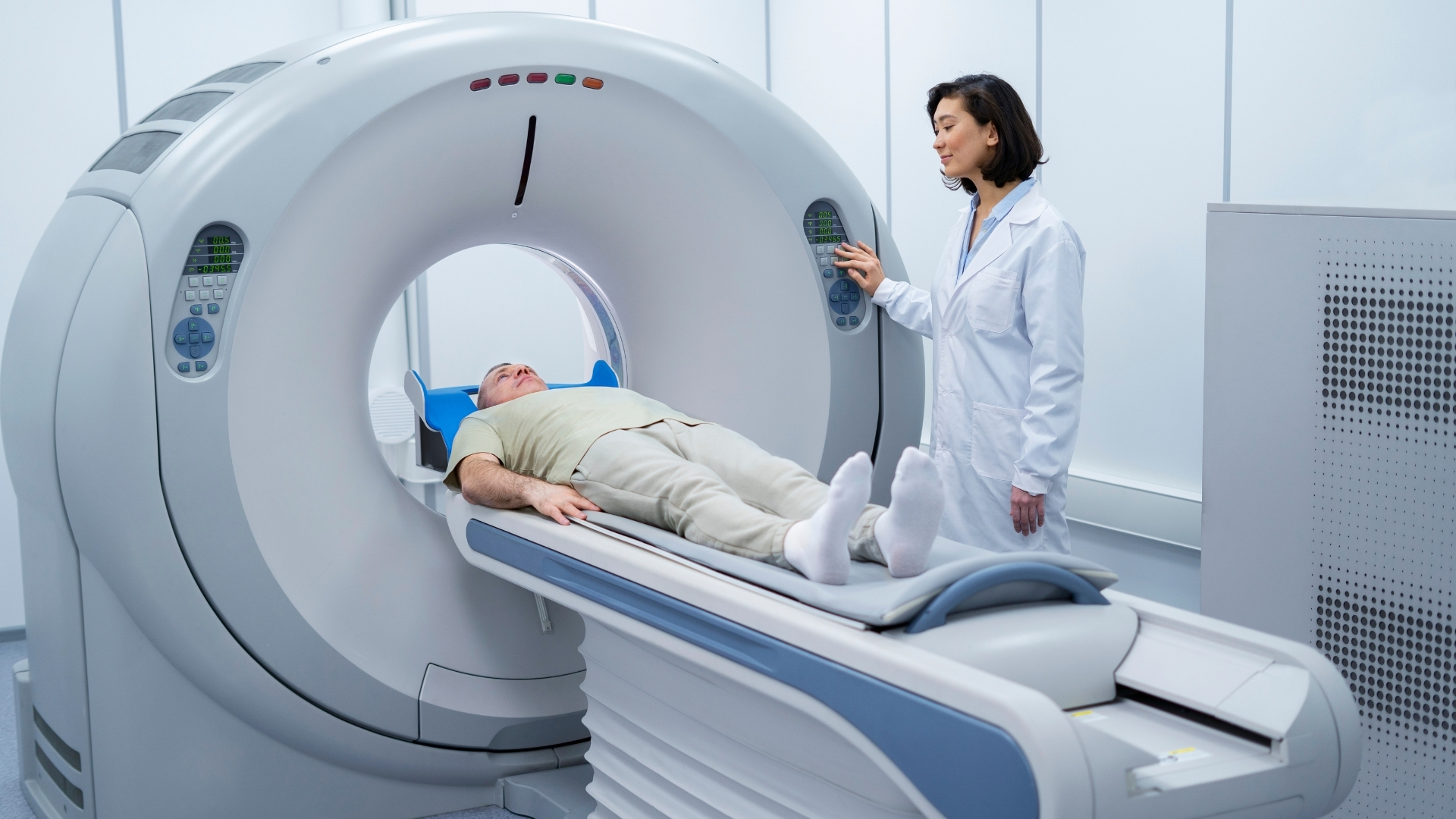 Chụp cắt lớp vi tính mạch máu giúp xác định rõ vị trí, chiều dài và mức độ hẹp của động mạch cảnh, đánh giá đặc điểm mảng xơ vữa