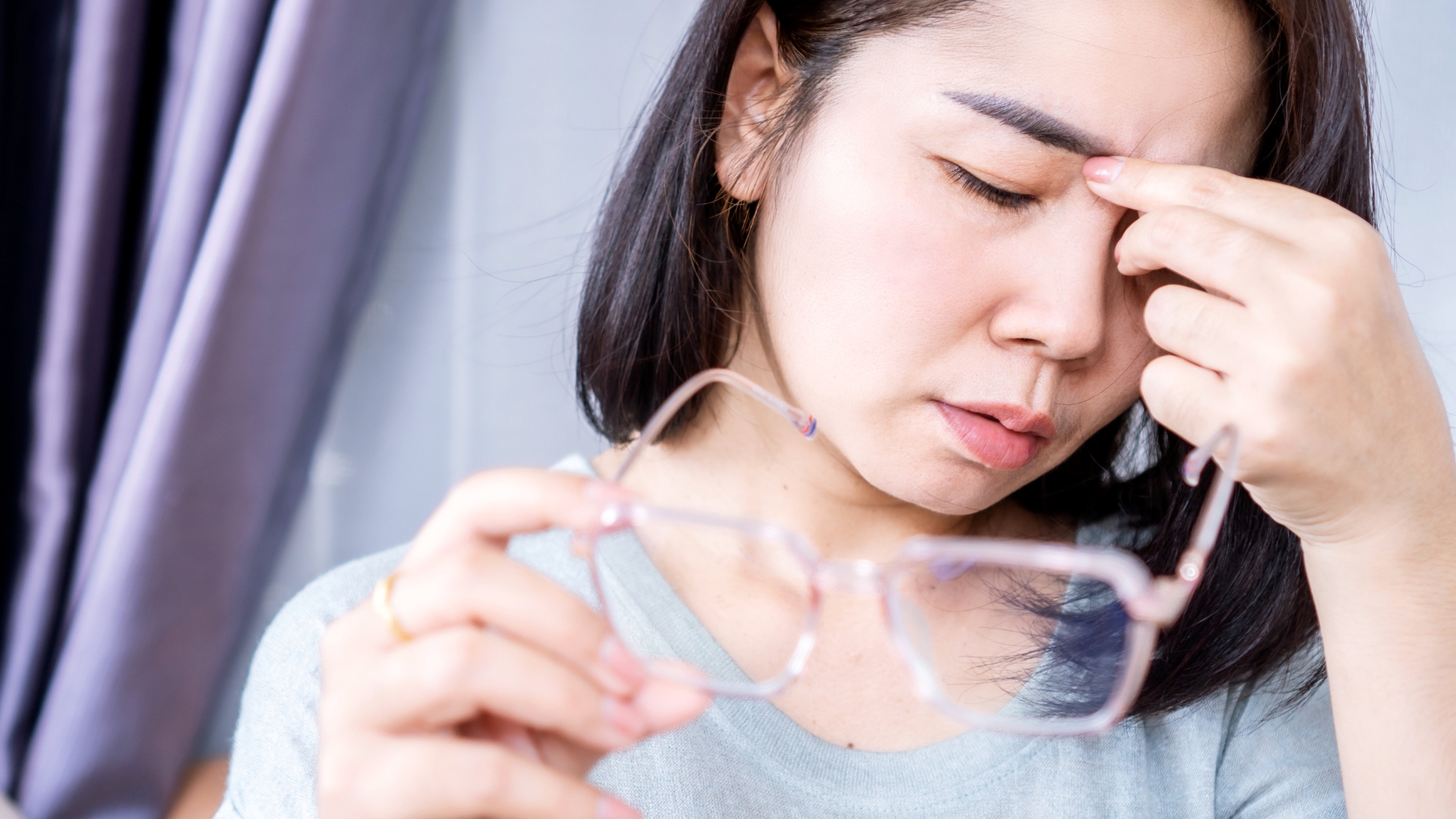 Người bệnh có thể cảm thấy hình ảnh trở nên không rõ nét, giảm độ sắc nét thị giác