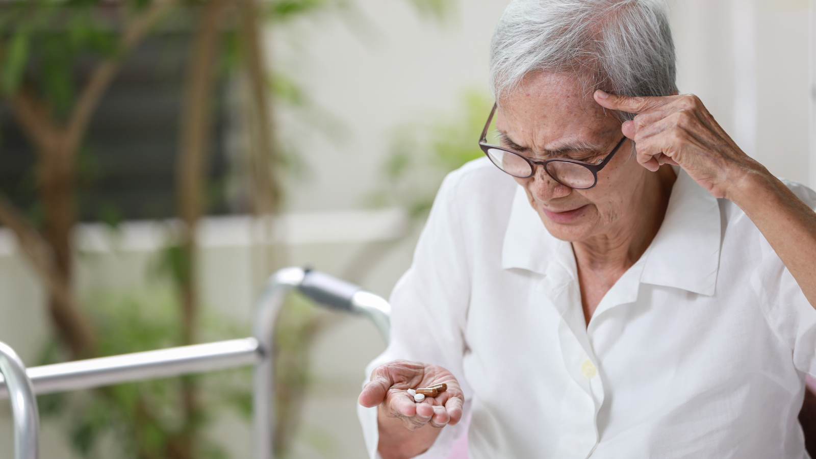 Sa sút trí tuệ là biểu hiện điển hình của bệnh alzheimer