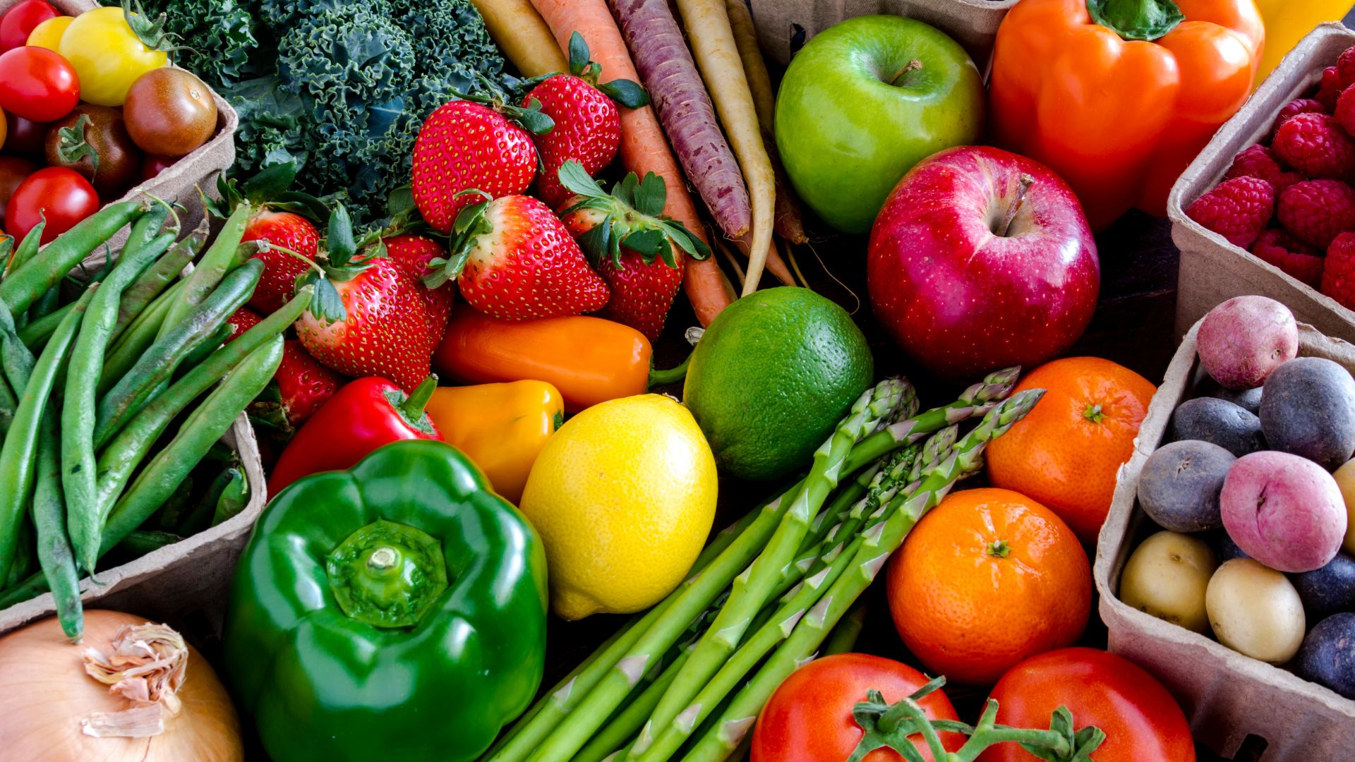 Người bệnh nên ăn tăng cường rau xanh và hoa quả tươi trong chế độ ăn uống