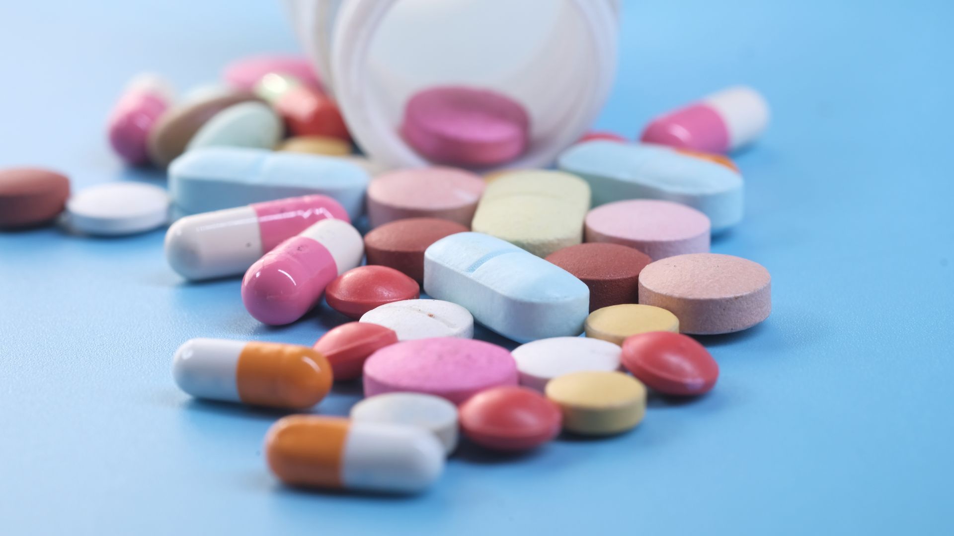 Bệnh Crohn thường được điều trị bằng các loại thuốc chống viêm và ức chế  miễn dich