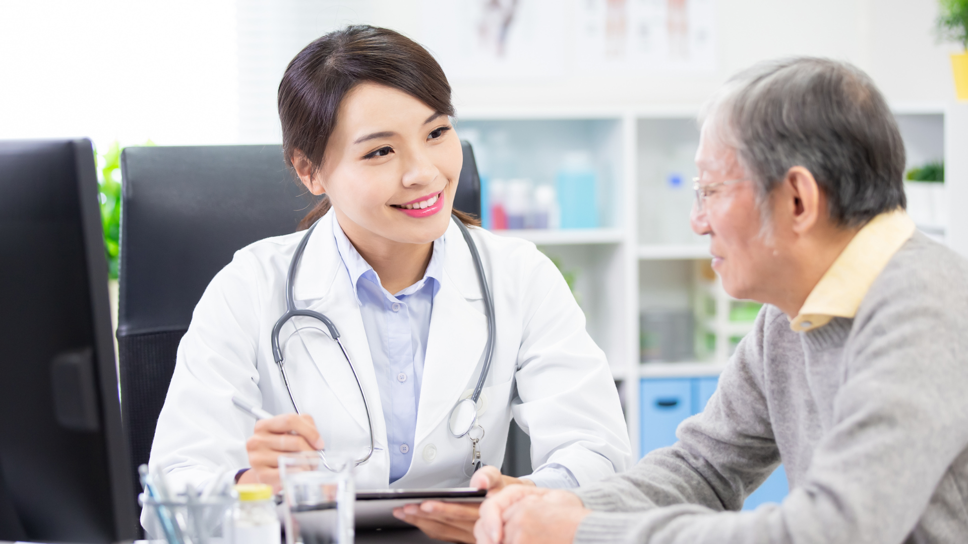 Tái khám định kỳ để theo dõi nồng độ axit uric và điều chỉnh phương pháp điều trị kịp thời