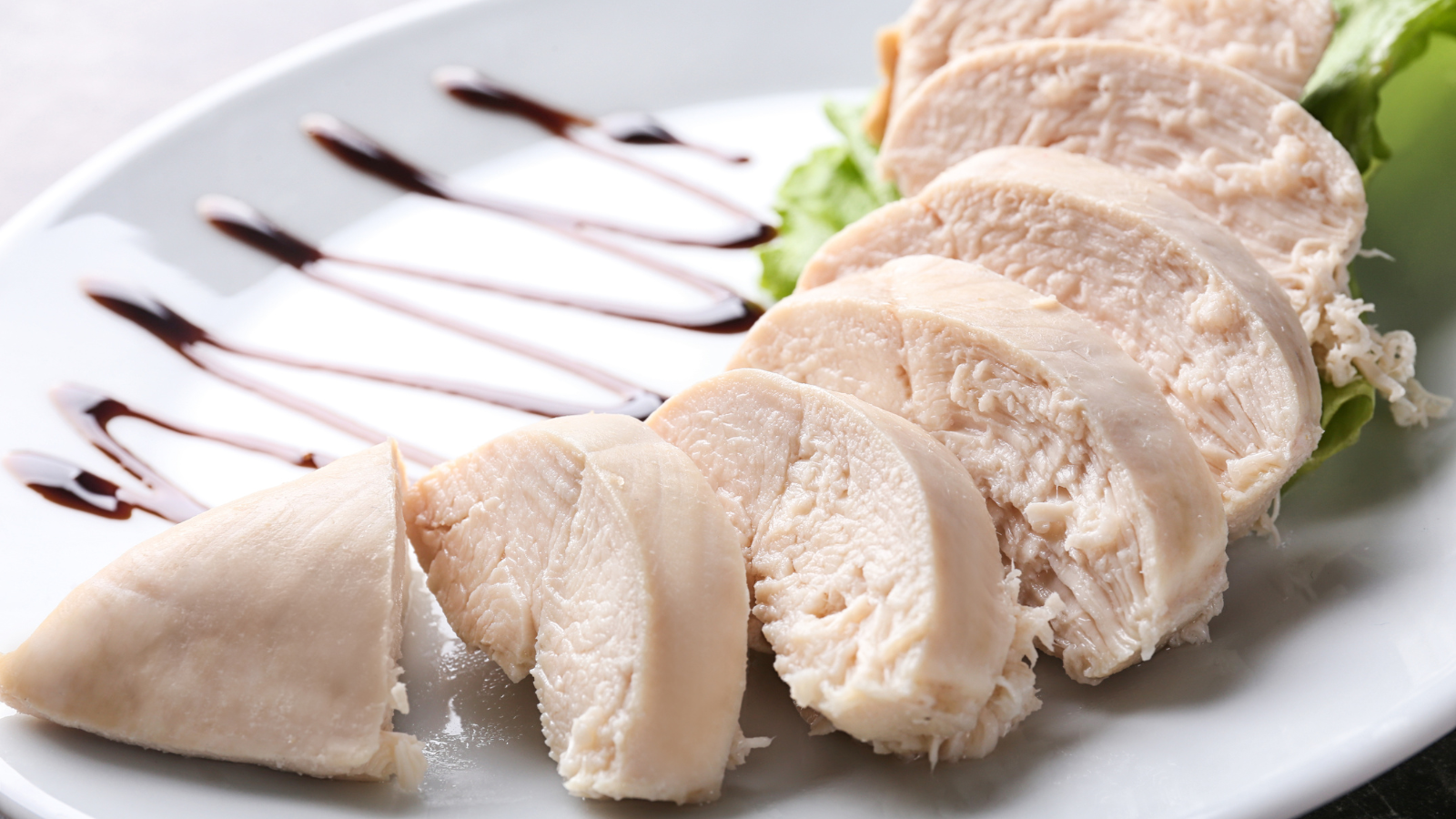 Thịt gà có hàm lượng purin vừa phải, thấp hơn nhiều loại thịt đỏ và hải sản