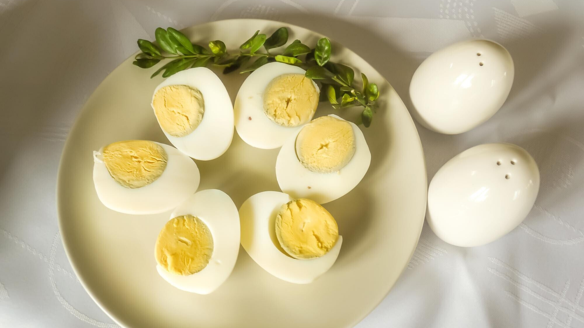 Nếu bạn có vấn đề về cholesterol cao hoặc tim mạch, bạn có thể ăn nhiều lòng trắng hơn và hạn chế lòng đỏ