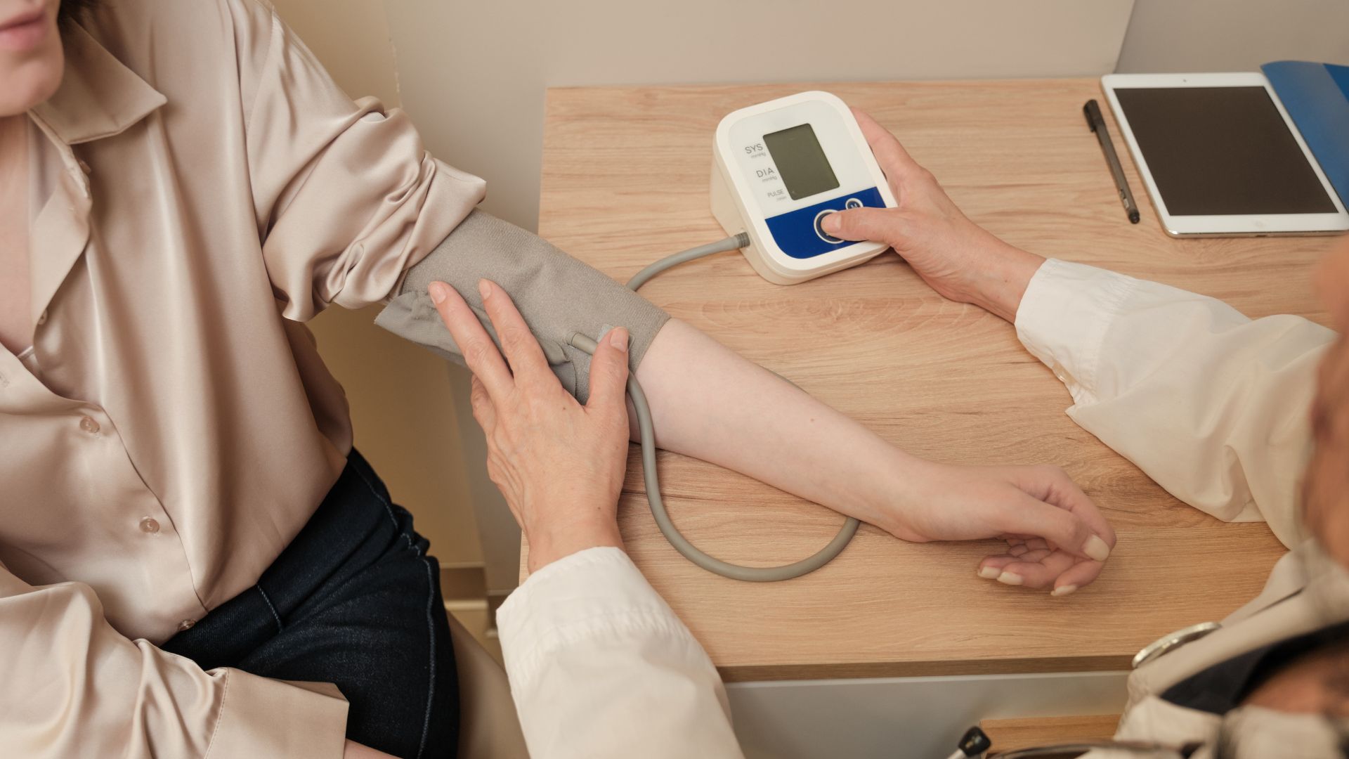 Khám sức khỏe định kỳ giúp phát hiện sớm các dấu hiệu bất thường về hô hấp và ngăn bệnh tiến triển nặng