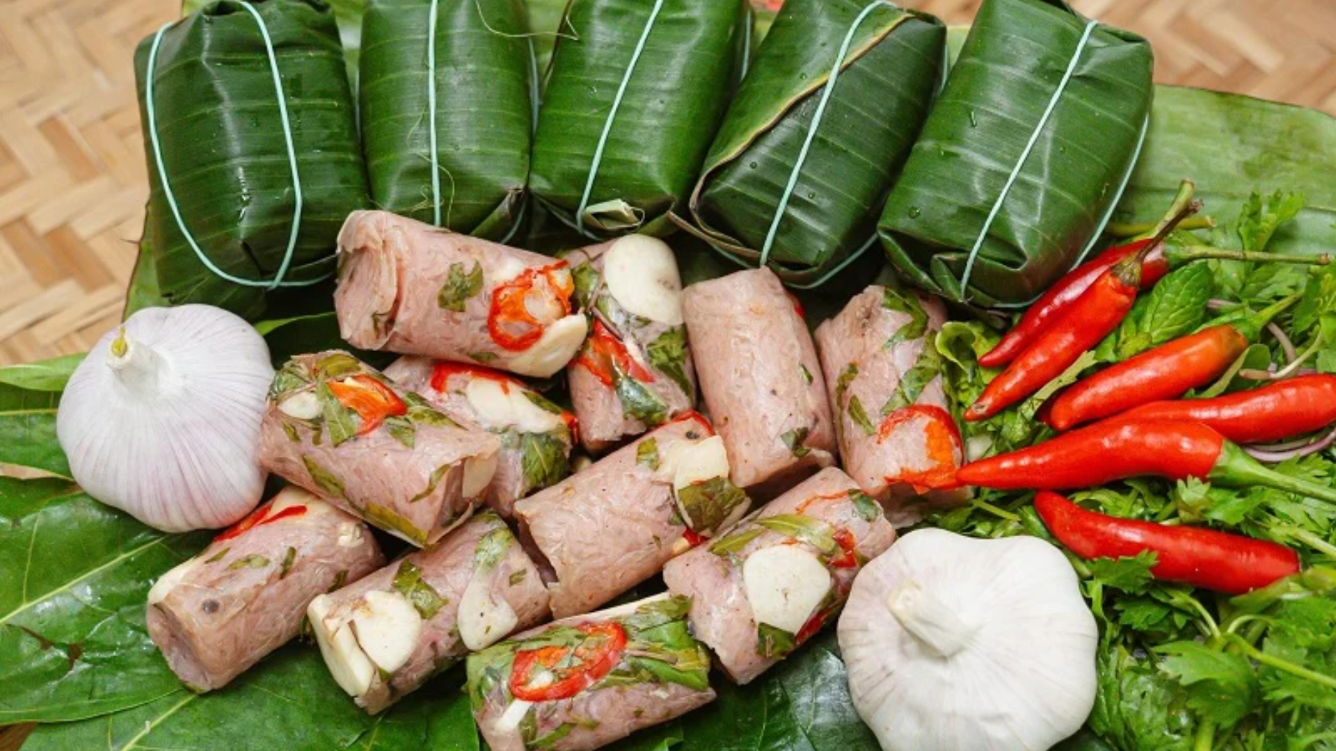 Món nem chua hấp dẫn nhưng nếu chế biến không đảm bảo có thể khiến bạn nhiễm ký sinh trùng