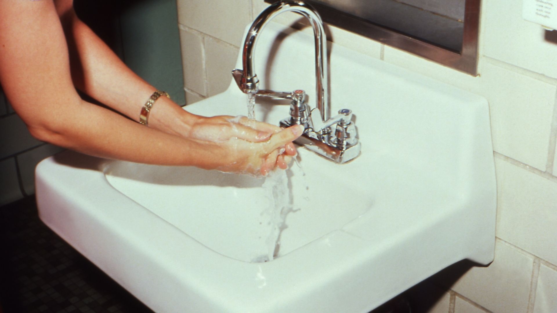 Giữ vệ sinh cá nhân sạch sẽ giúp bảo vệ sức khỏe bản thân