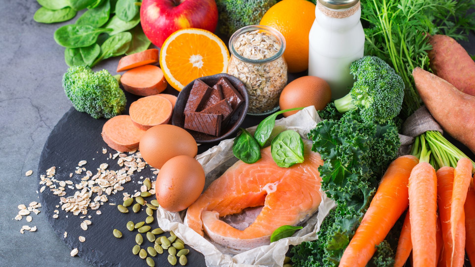 Chế độ ăn giàu canxi và vitamin D hỗ trợ quá trình hình thành và bảo vệ xương