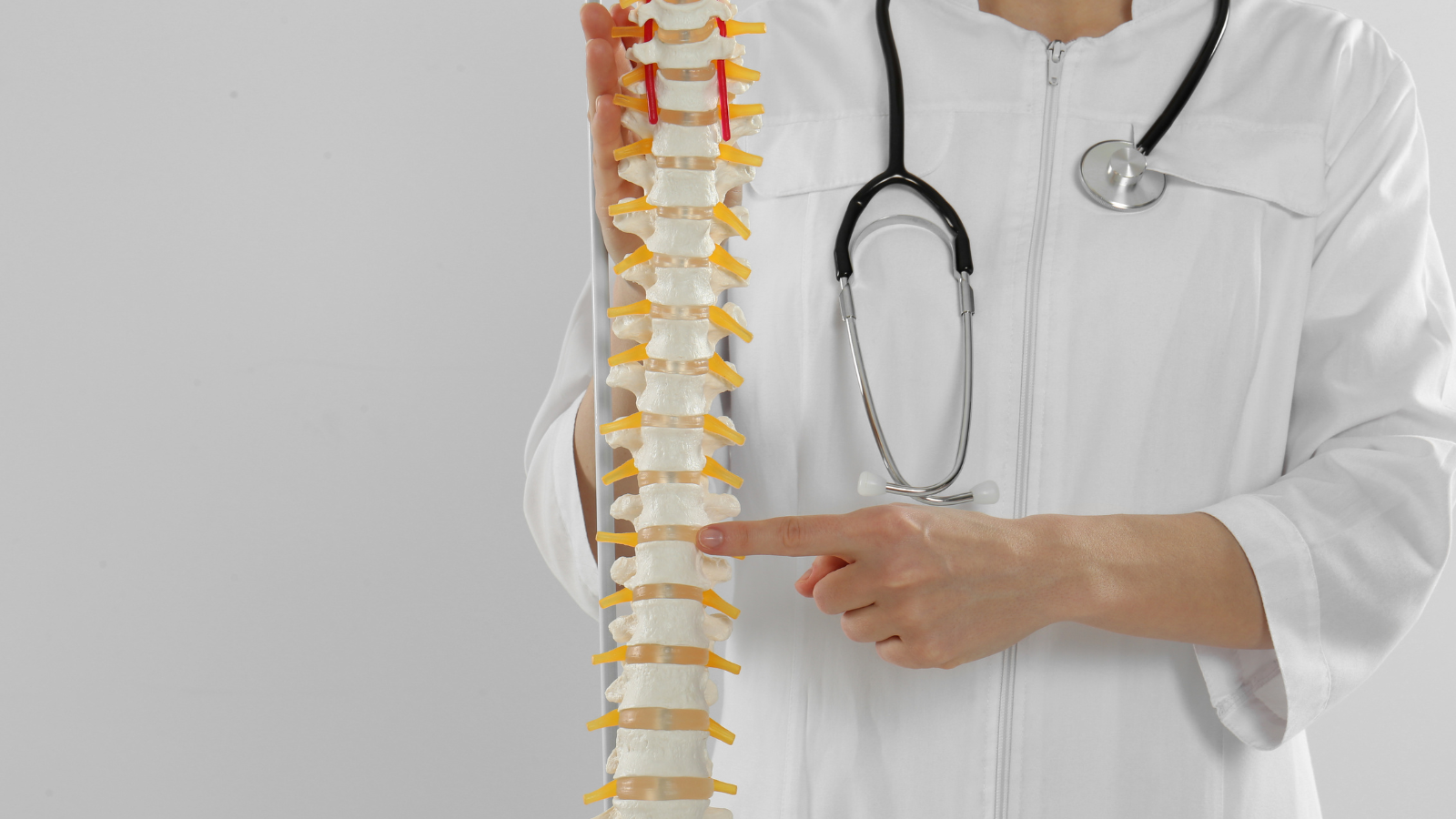 Bệnh loãng xương có nguy hiểm không, câu trả lời là có vì nó gây ra nhiều biến chứng nghiêm trọng