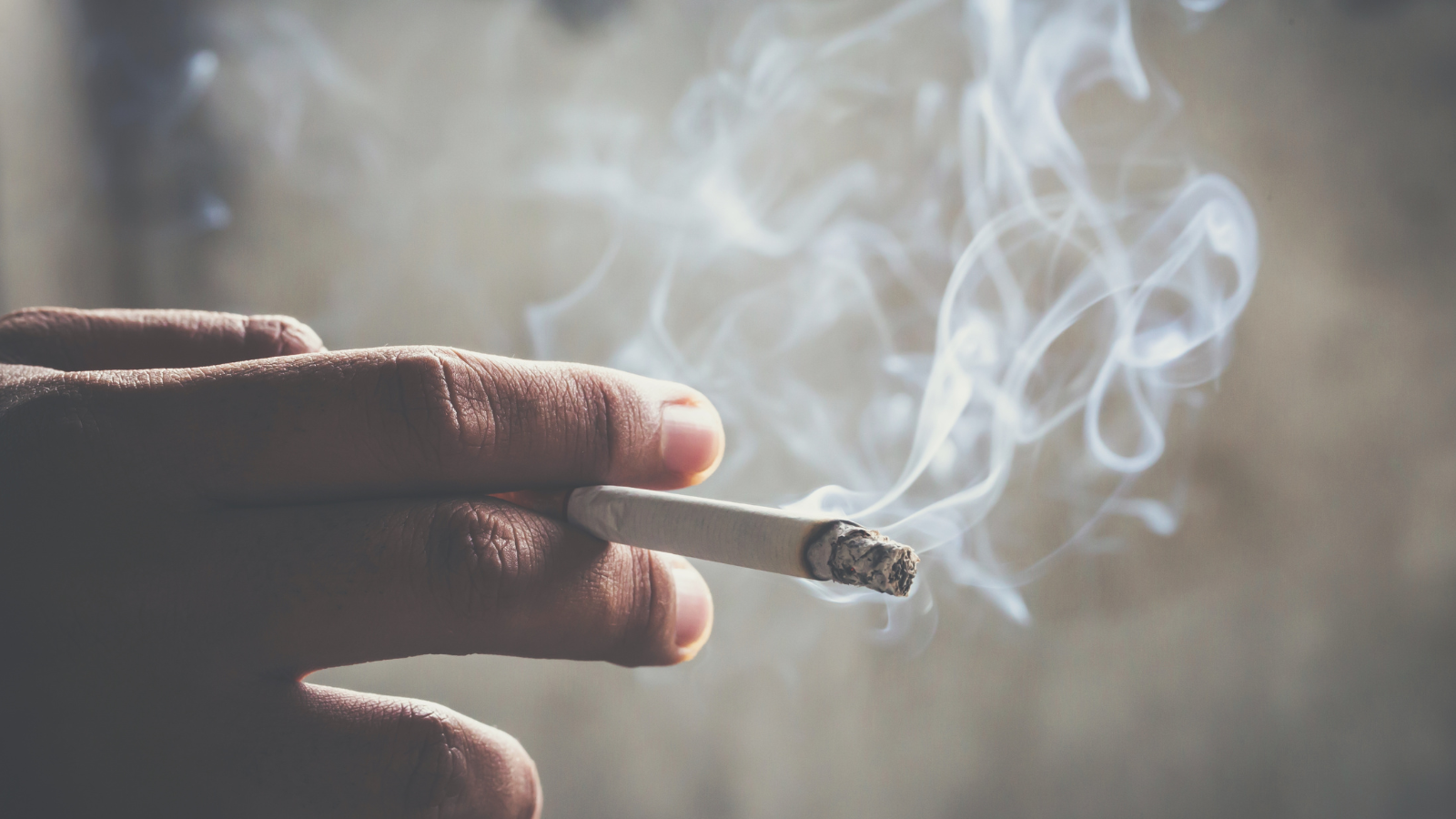 Thói quen hút thuốc lá là yếu tố nguy cơ hàng đầu