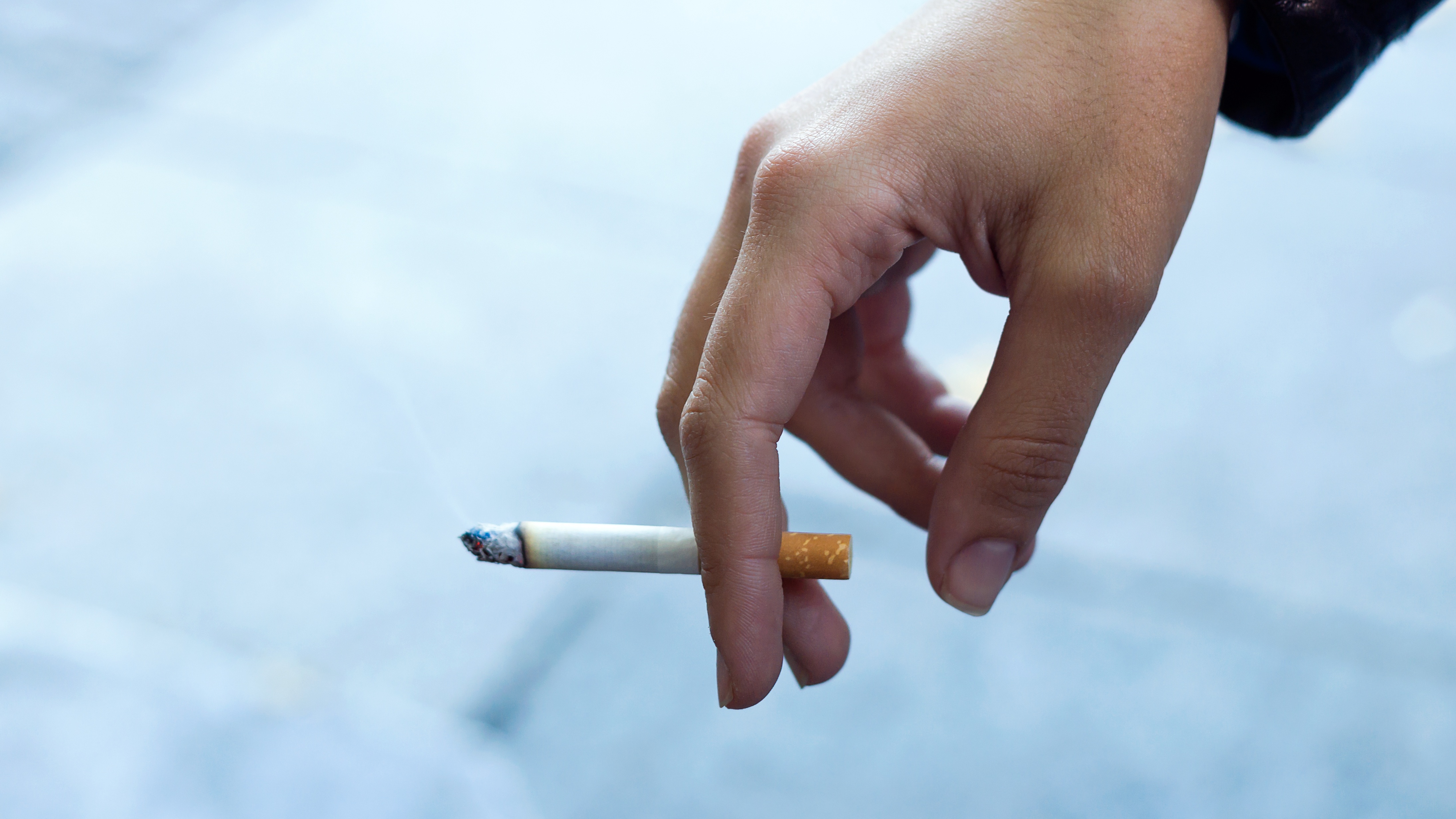 Thói quen hút thuốc lá cũng là nguyên nhân gây bệnh nan y