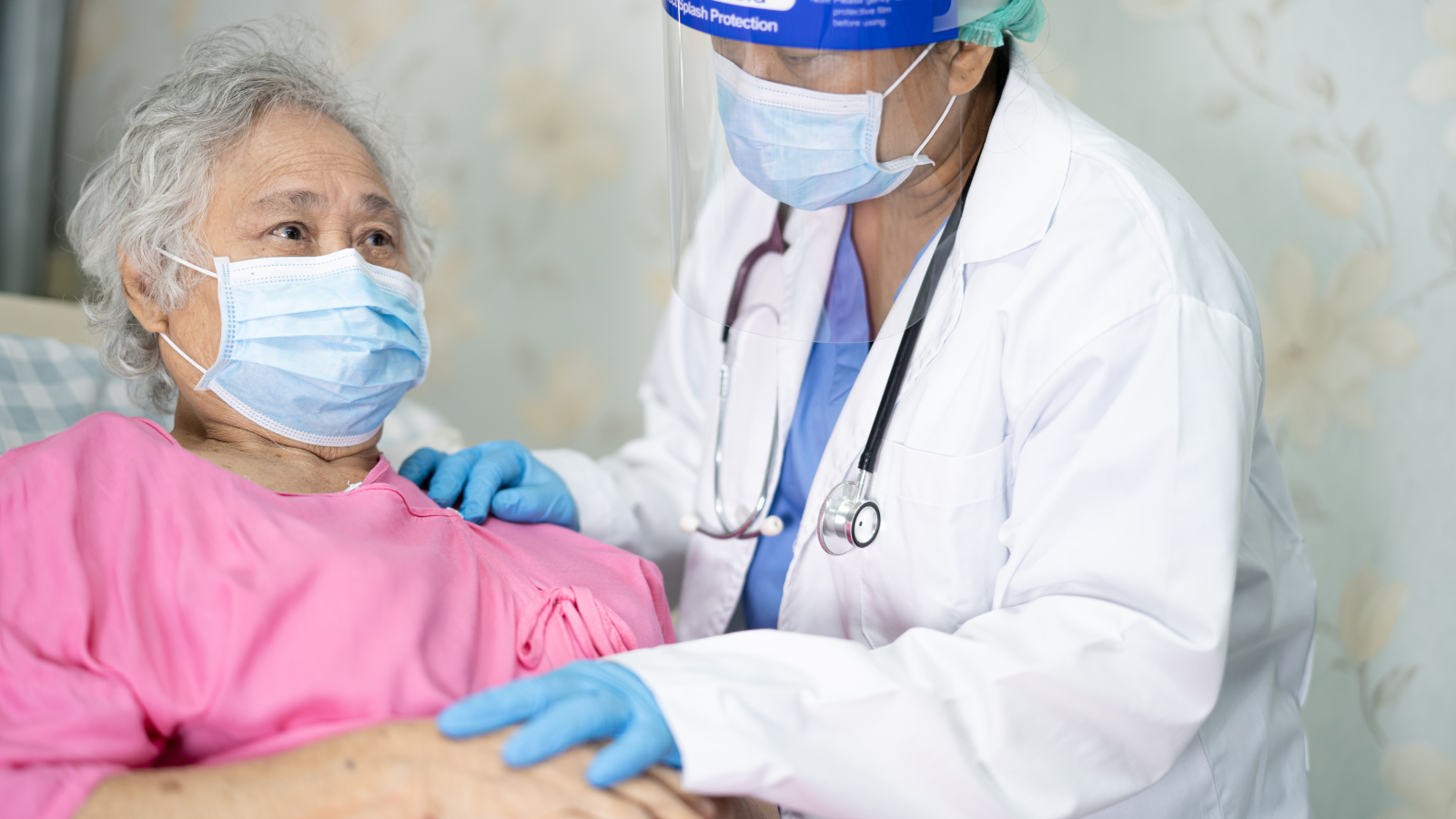 Bệnh nhân gãy xương sườn cần được theo dõi y tế thường xuyên