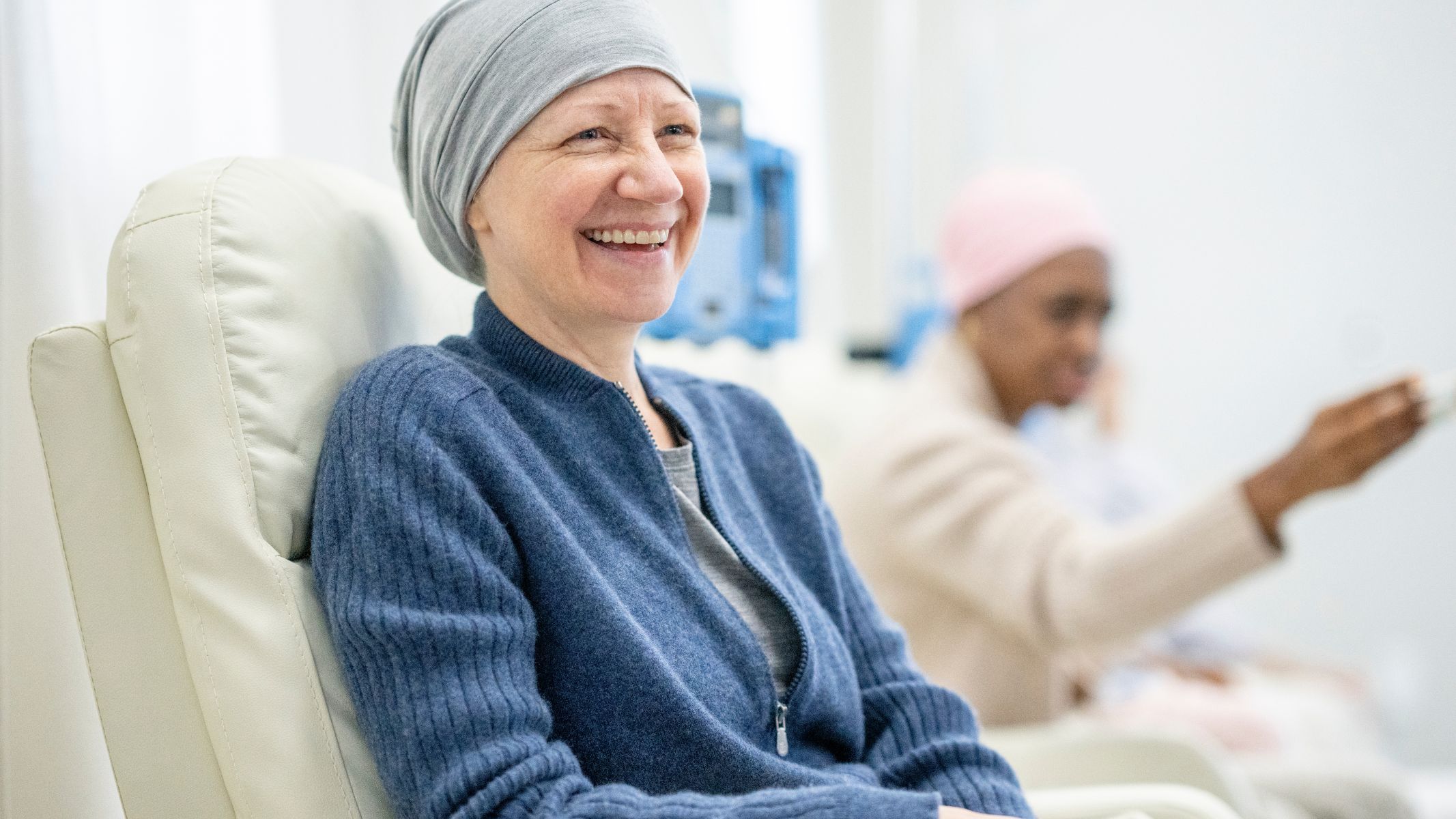 Sự đồng hành của gia đình, tư vấn tâm lý và môi trường sống tích cực giúp bệnh nhân duy trì tinh thần lạc quan, từ đó góp phần kéo dài thời gian sống