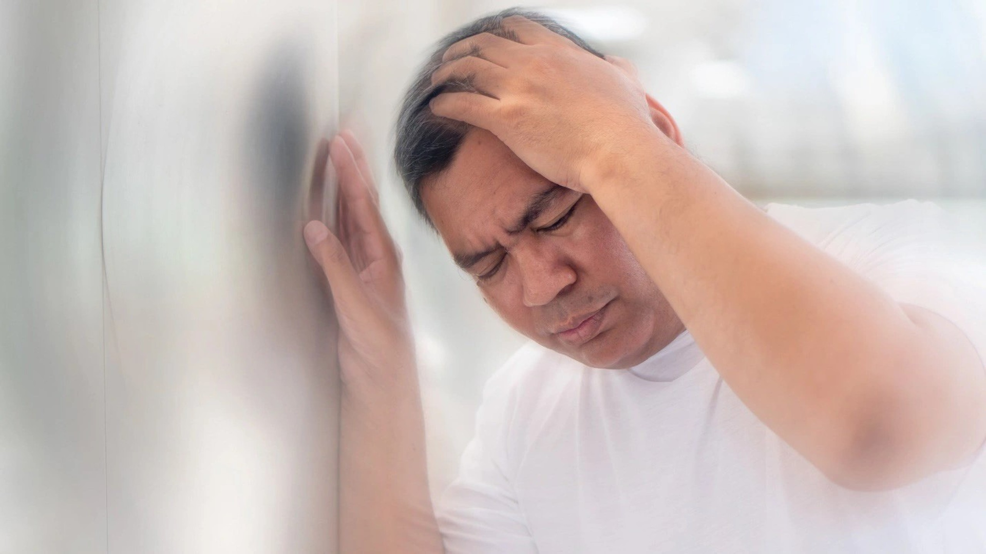 Giai đoạn 3 bệnh tiến triển, mất thăng bằng rõ, cần một phần hỗ trợ trong sinh hoạt hàng ngày