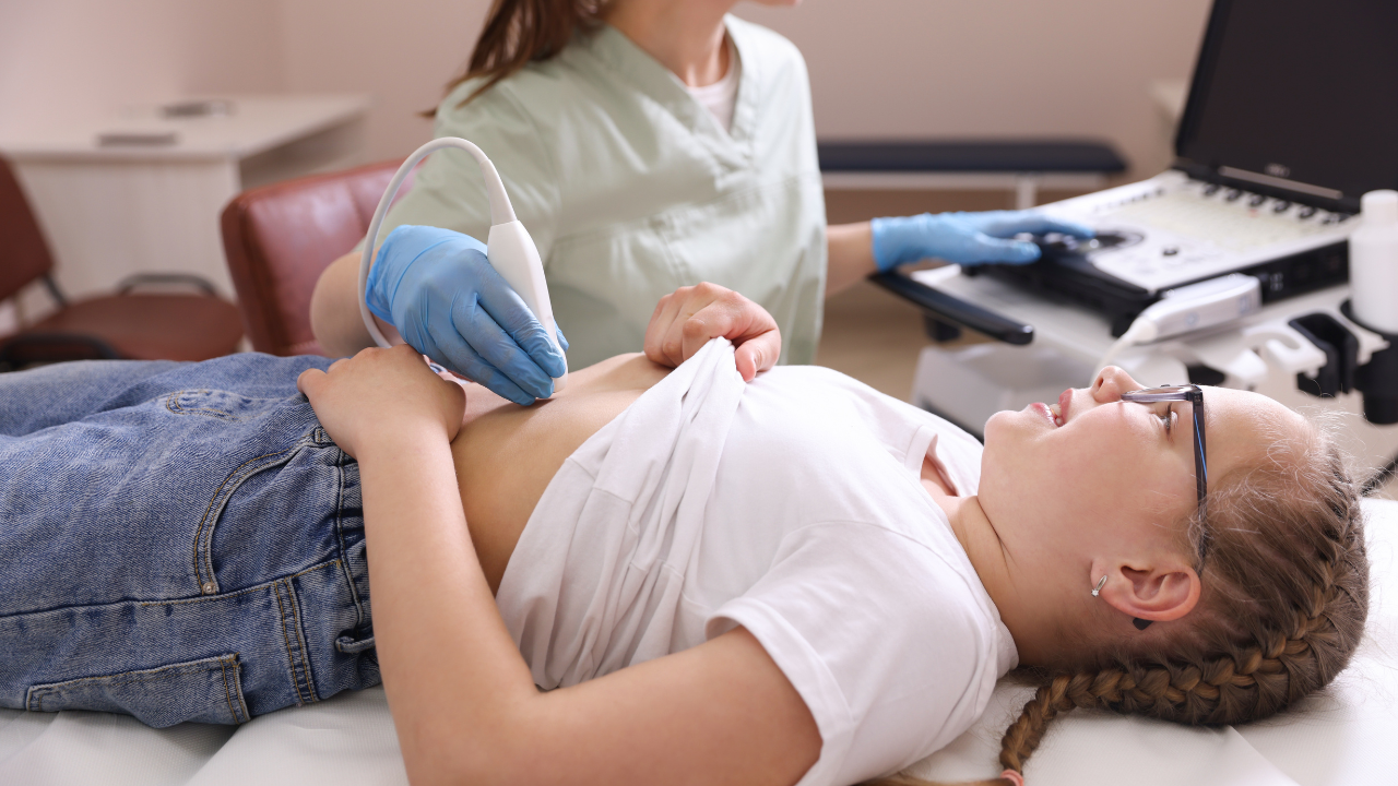 Siêu âm ổ bụng giúp xác định vị trí, kích thước, hình dạng của sỏi hoặc polyp