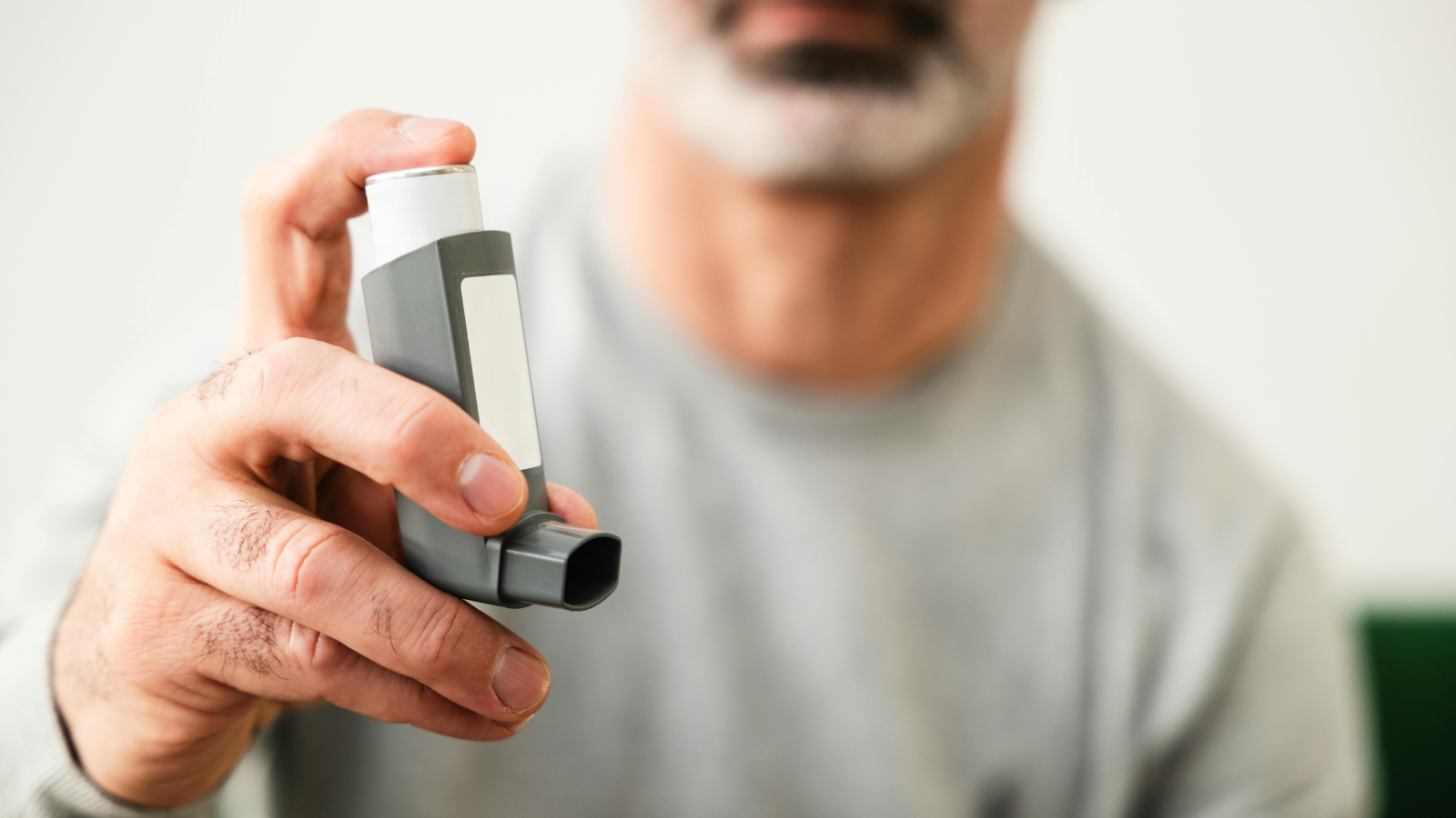 Người bệnh tuân thủ dùng thuốc để kiểm soát triệu chứng và ngăn ngừa đợt cấp hiệu quả