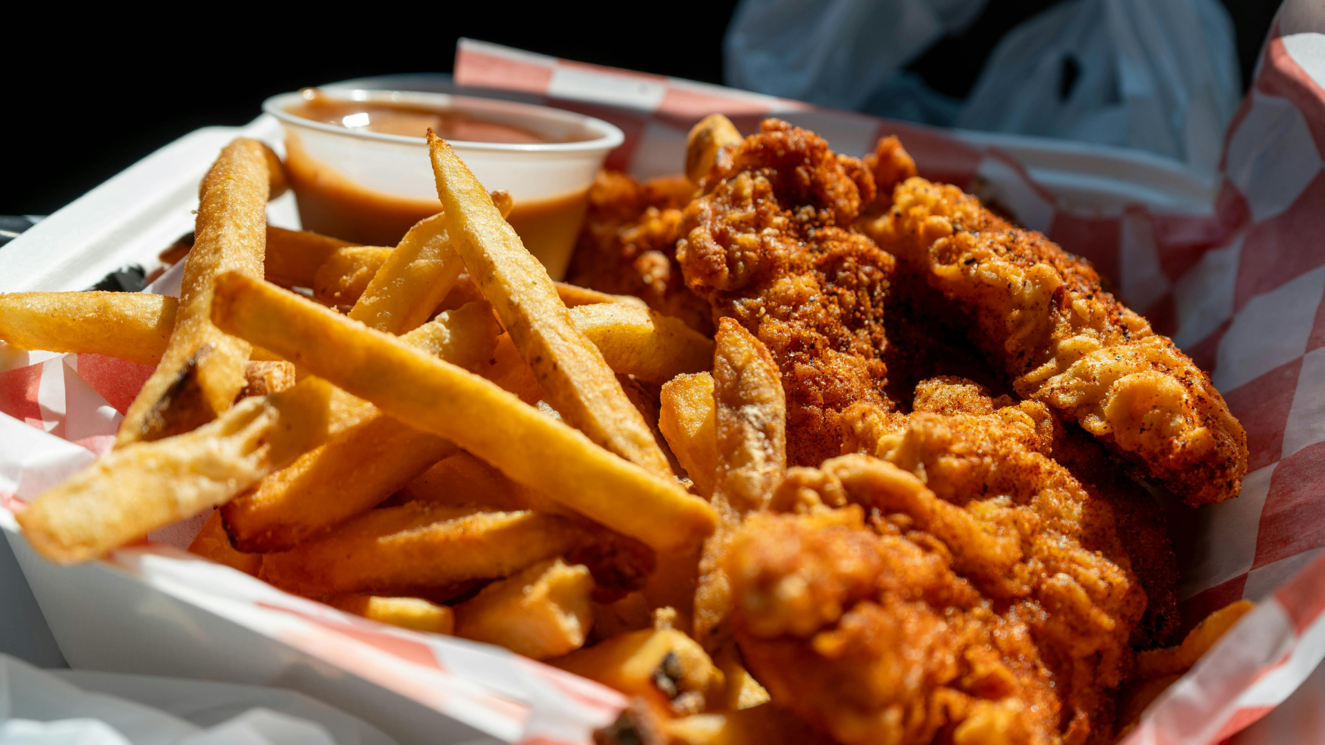 bệnh tăng tiểu cầu không nên ăn gì? Đồ chiên rán, thức ăn nhanh có thể gây ảnh hưởng đến sức khoẻ của người bị tăng tiểu cầu