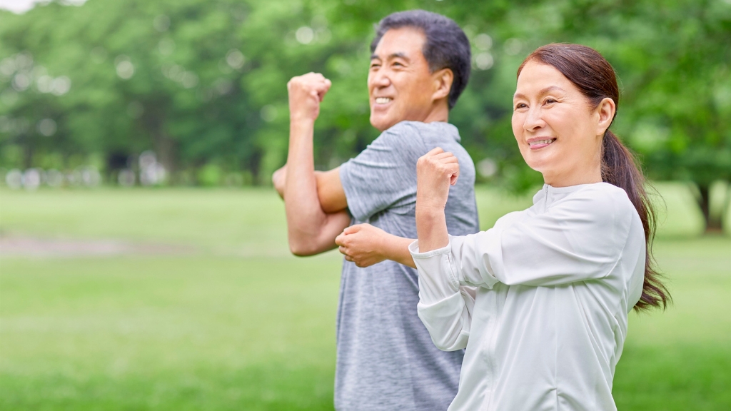 Thay đổi thói quen sống và duy trì vận động đều đặn giúp giảm tê bì tay chân hiệu quả