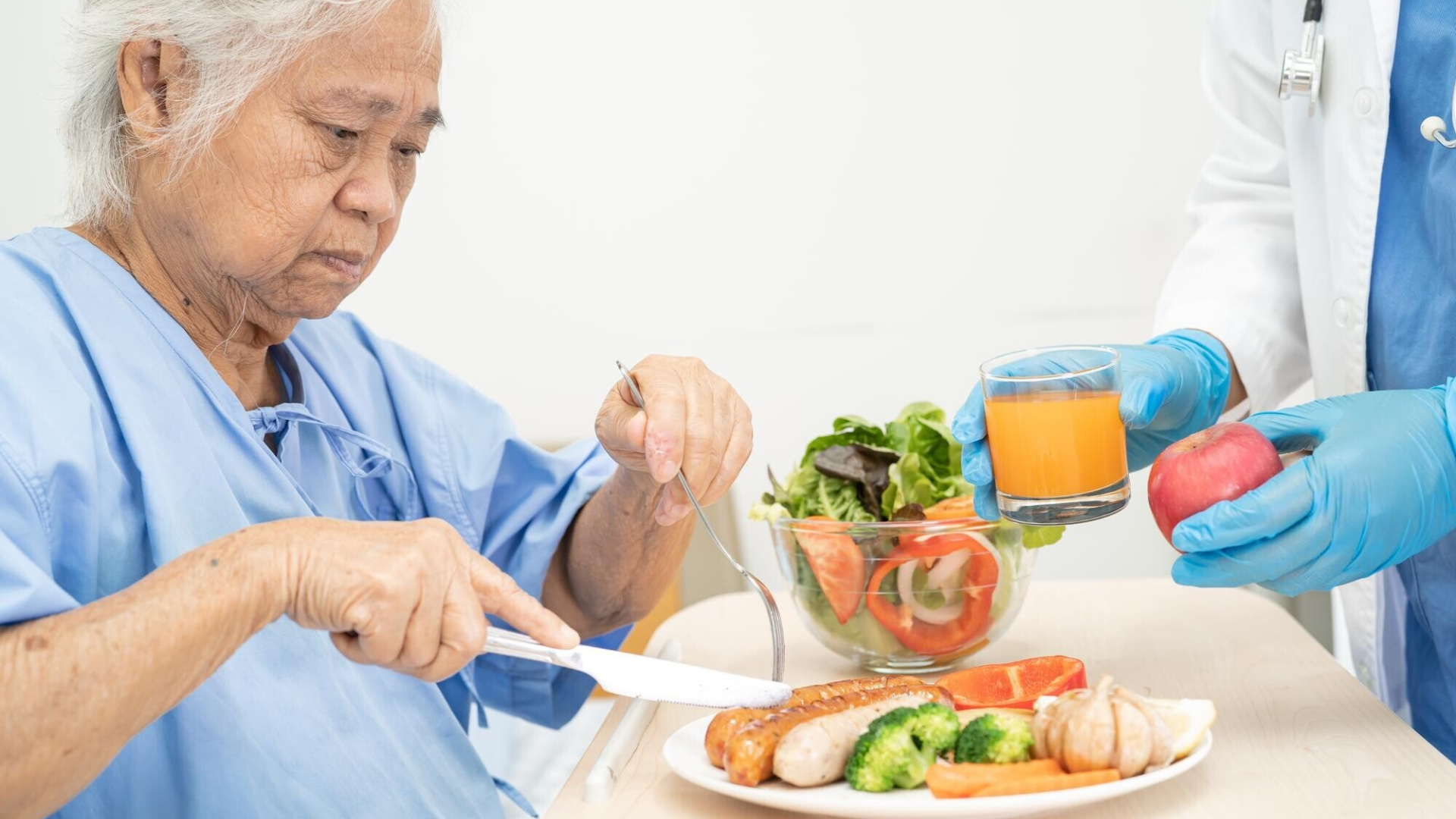 Người bệnh nên giữ thời gian ăn cố định hằng ngày để cơ thể dự đoán được lượng glucose và tiết insulin hiệu quả hơn