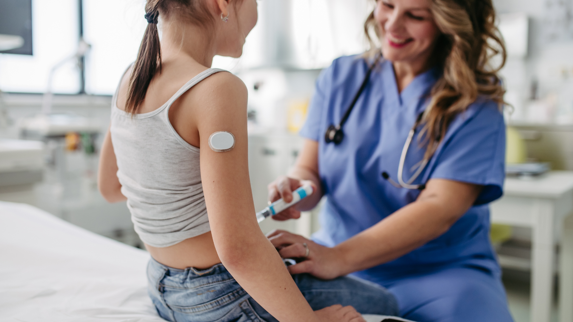 Nếu trẻ xuất hiện các dấu hiệu bất thường, nên cho trẻ đi khám sớm để được kiểm tra