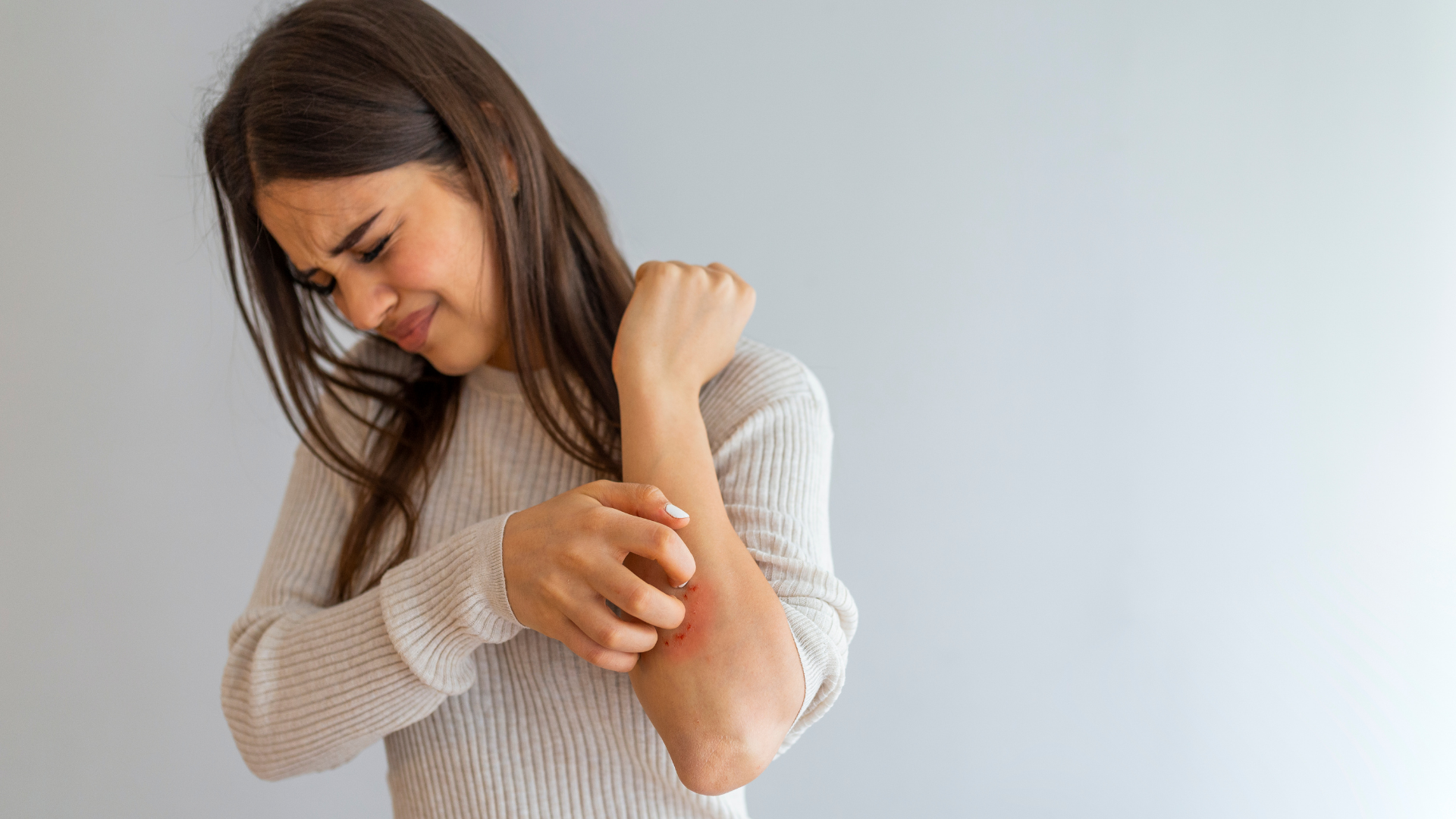 Có rất nhiều nguy cơ, yếu tố khác nhau có thể gây bệnh vẩy nến nhẹ