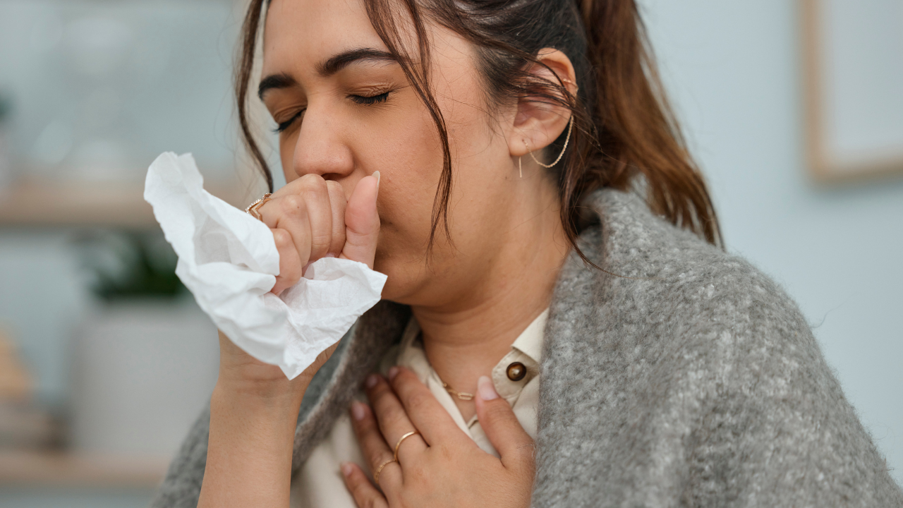 Bệnh viêm họng hạt khạc ra máu có nguy hiểm không? 2