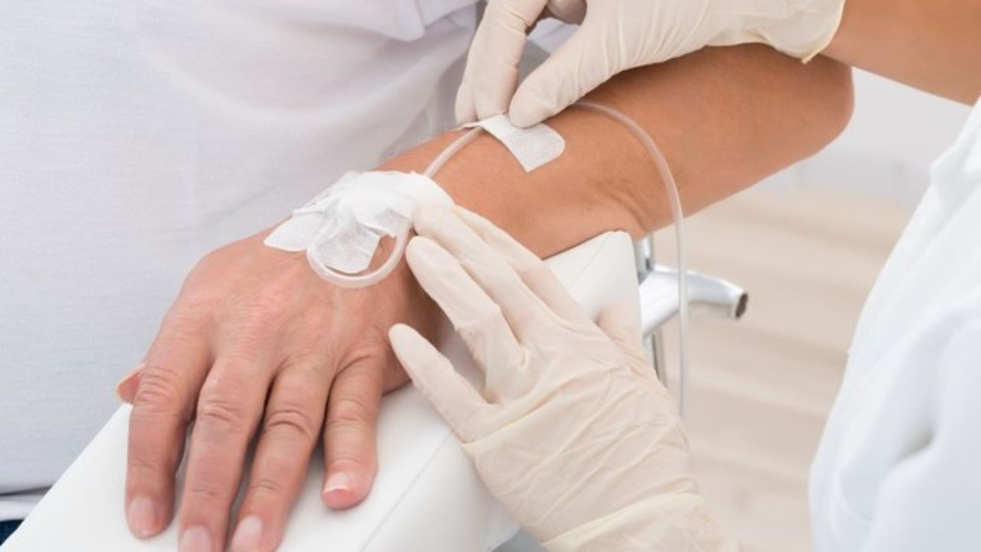 Bạn chỉ nên truyền nước khi có chỉ định từ bác sĩ