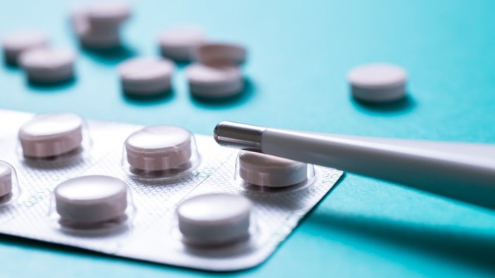 Bạn có thể sử dụng thuốc hạ sốt theo chỉ định của bác sĩ trong trường hợp cần thiết