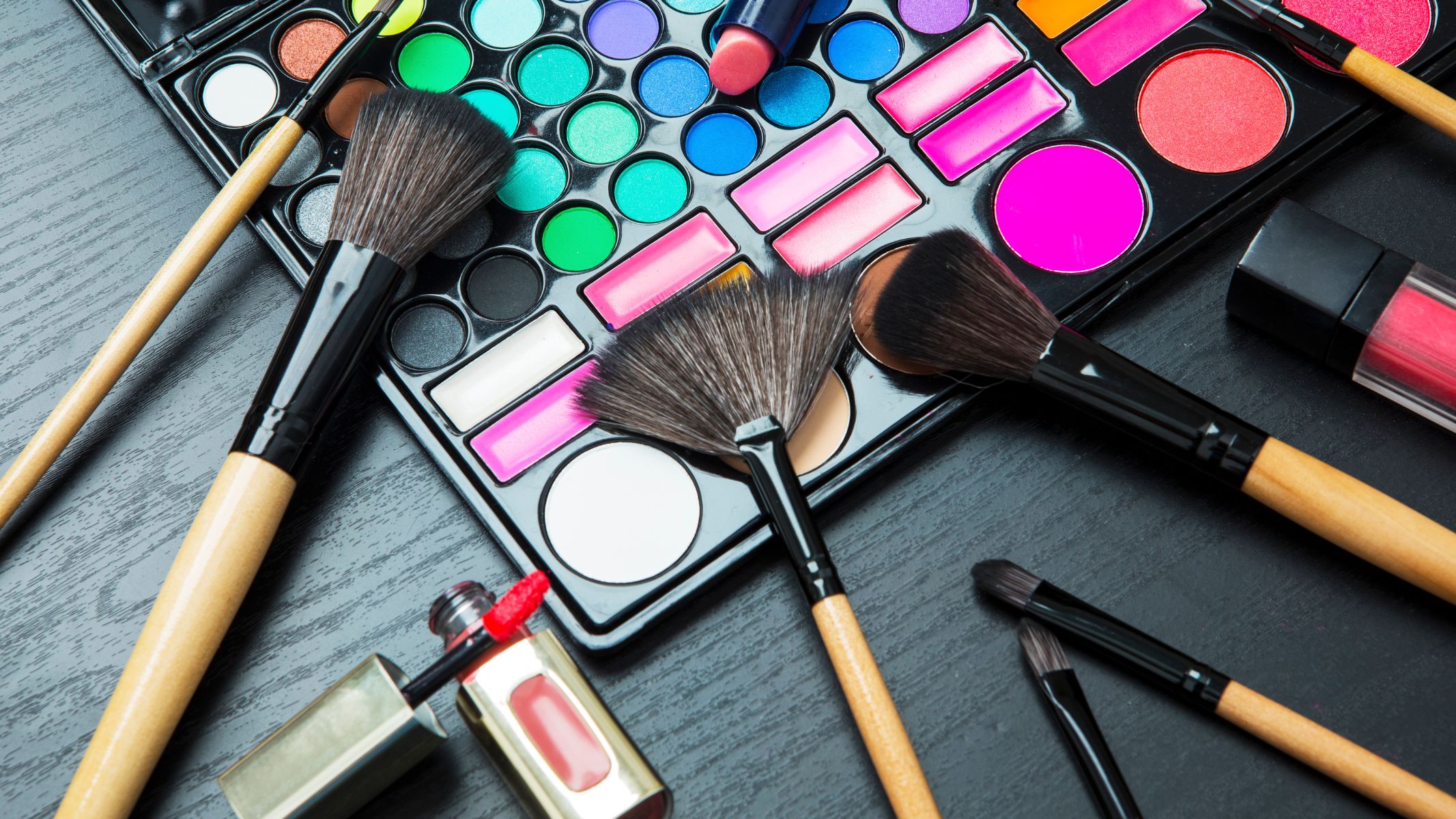 Trong suốt quá trình điều trị chắp mắt, người bệnh cần lưu ý hạn chế trang điểm