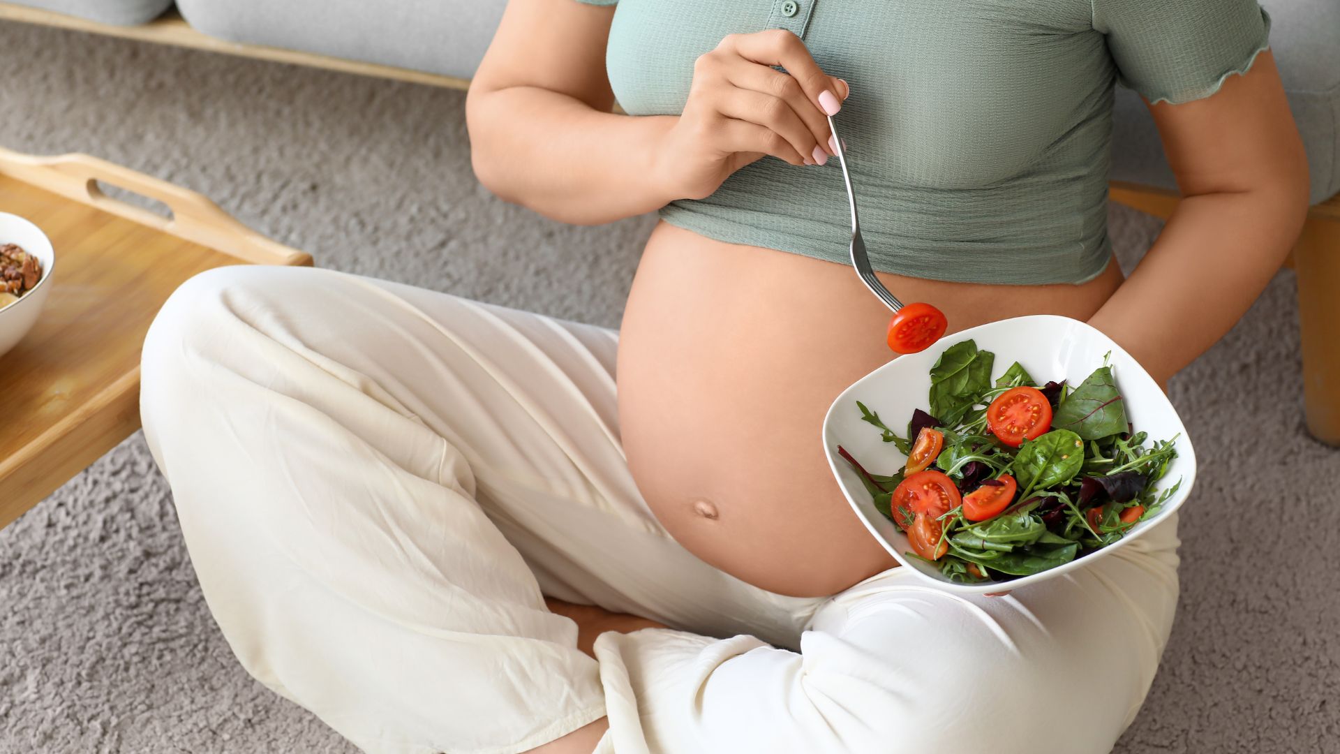 Mẹ bầu bị đa ối nên bổ sung nhiều rau xanh trong chế độ ăn uống