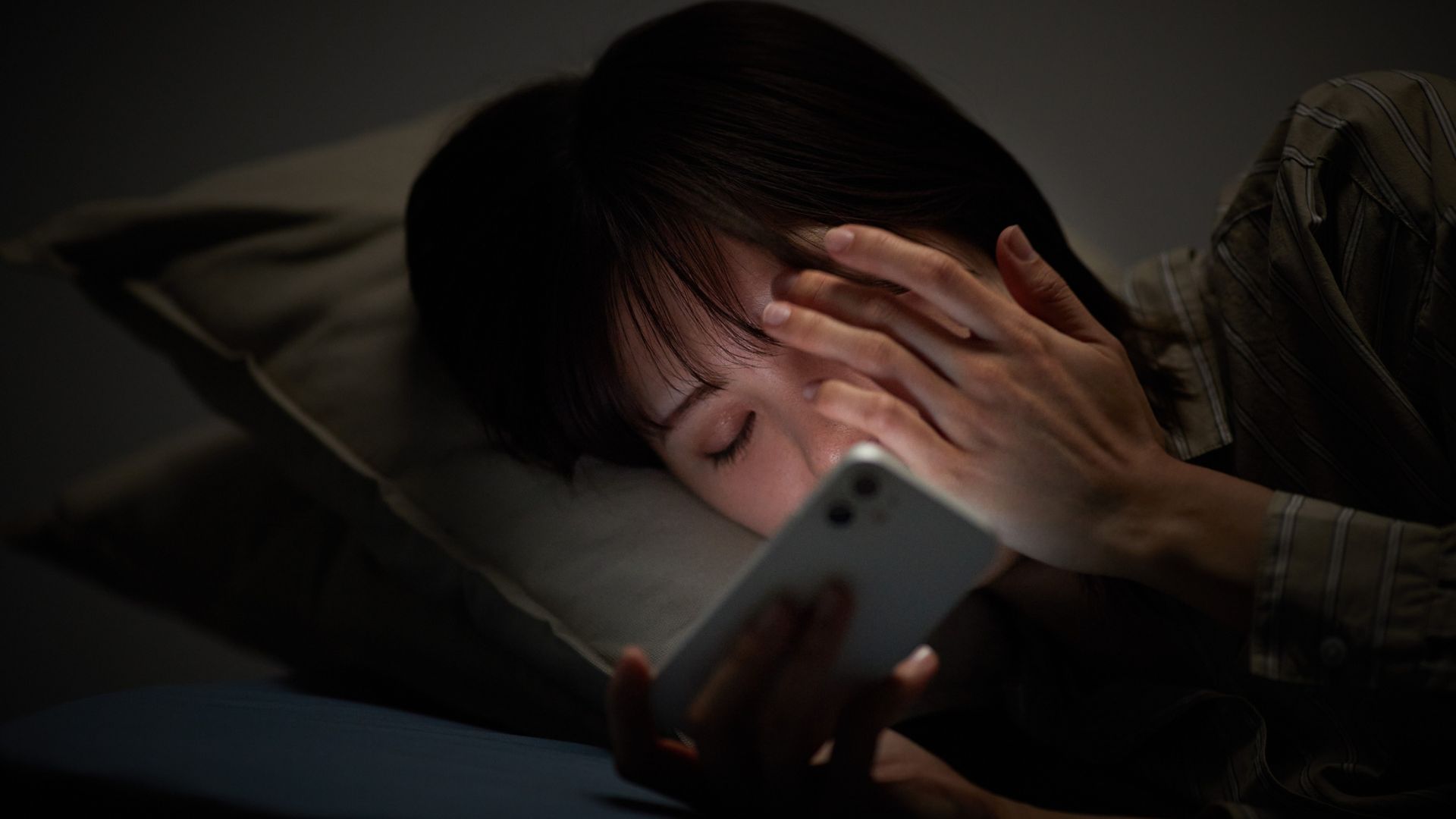 Mẹ bầu bị đa ối nên tránh thức khuya