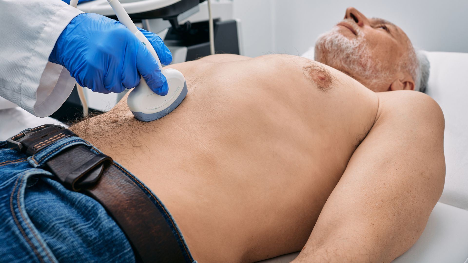Siêu âm ổ bụng giúp chẩn đoán nguyên nhân khiến nam giới bị đau bụng dưới bên trái
