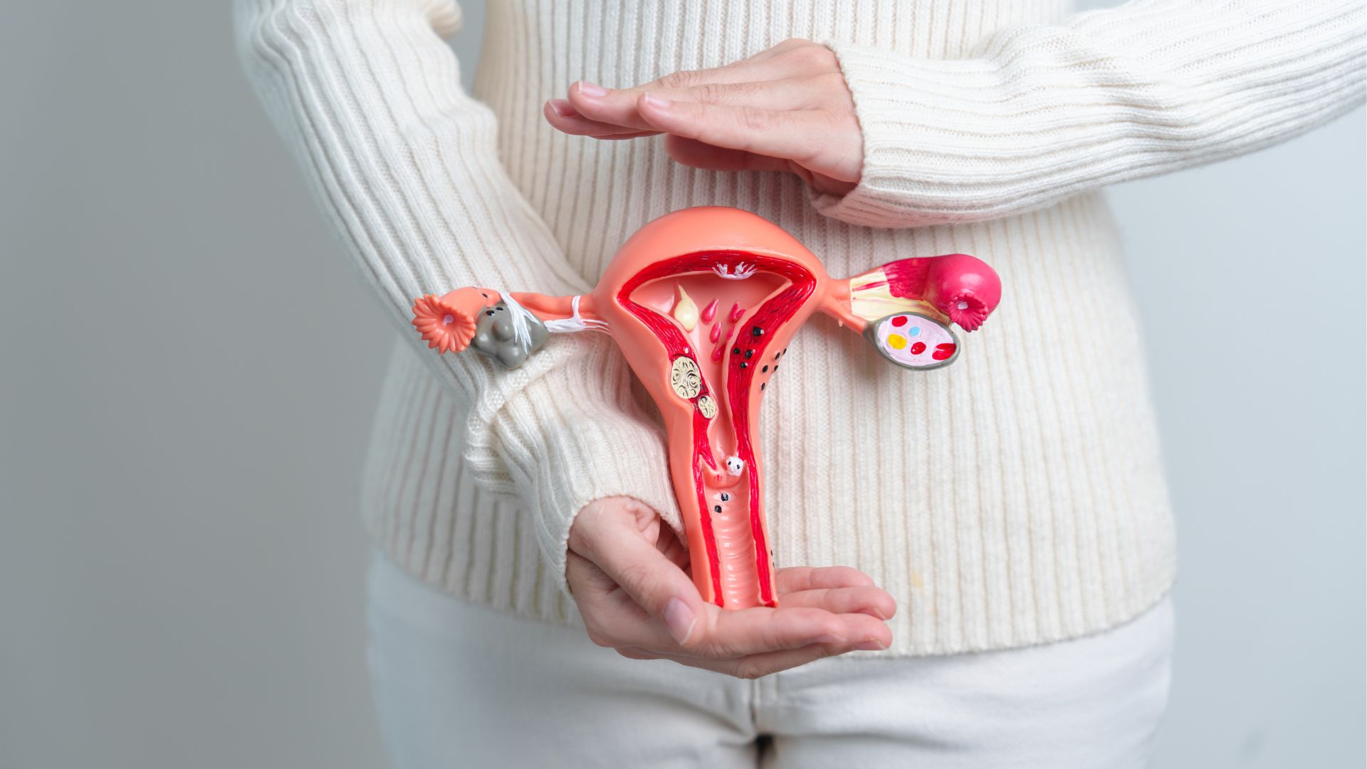 U nang buồng trứng có thể là nguyên nhân gây đau bụng dưới ở nữ giới