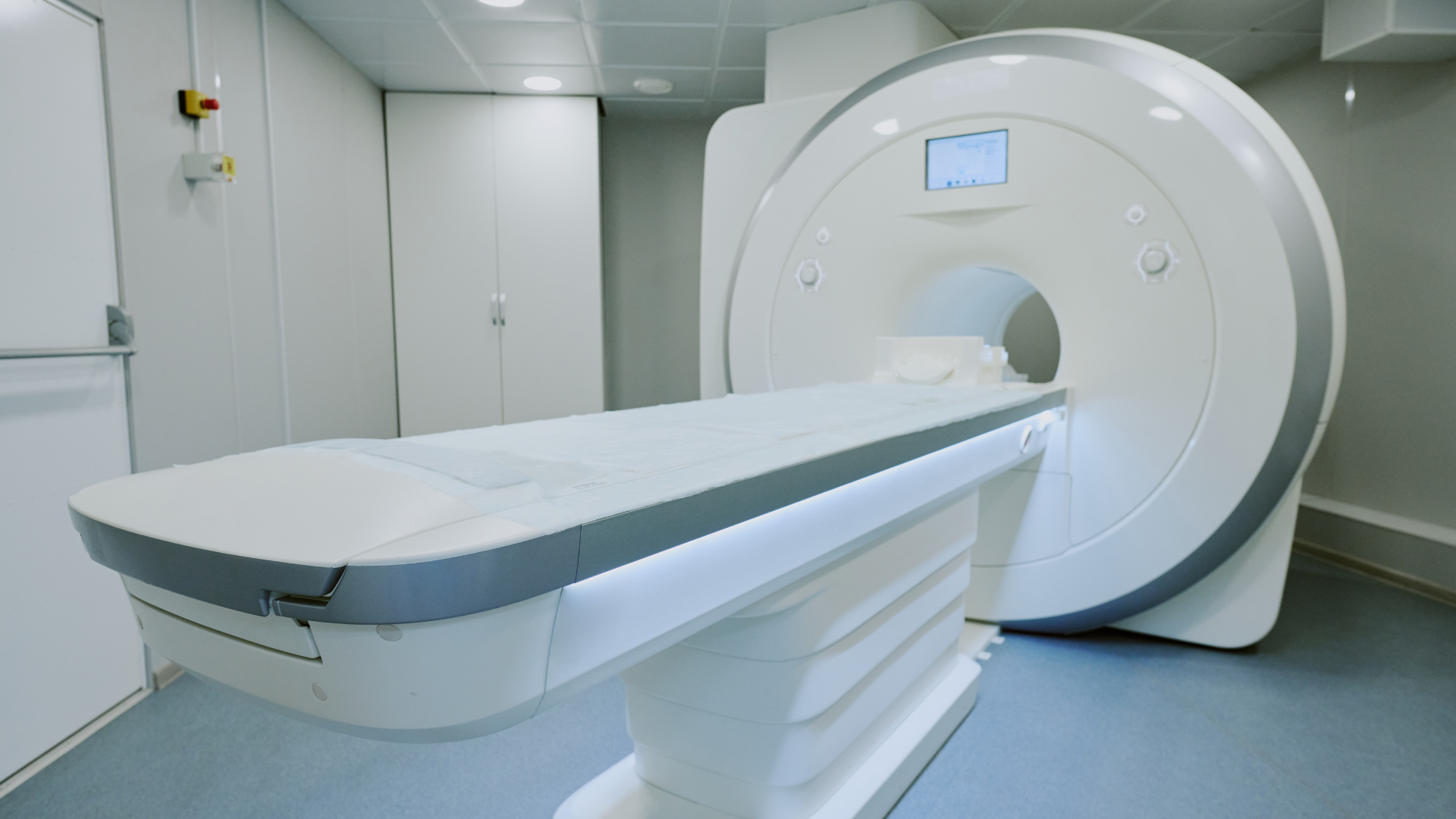 Việc lựa chọn CT hay MRI phụ thuộc vào triệu chứng cụ thể và chỉ định của bác sĩ