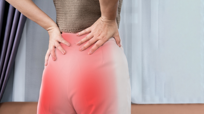 Nguyên nhân khiến mẹ sau sinh thường bị đau lưng dưới gần mông