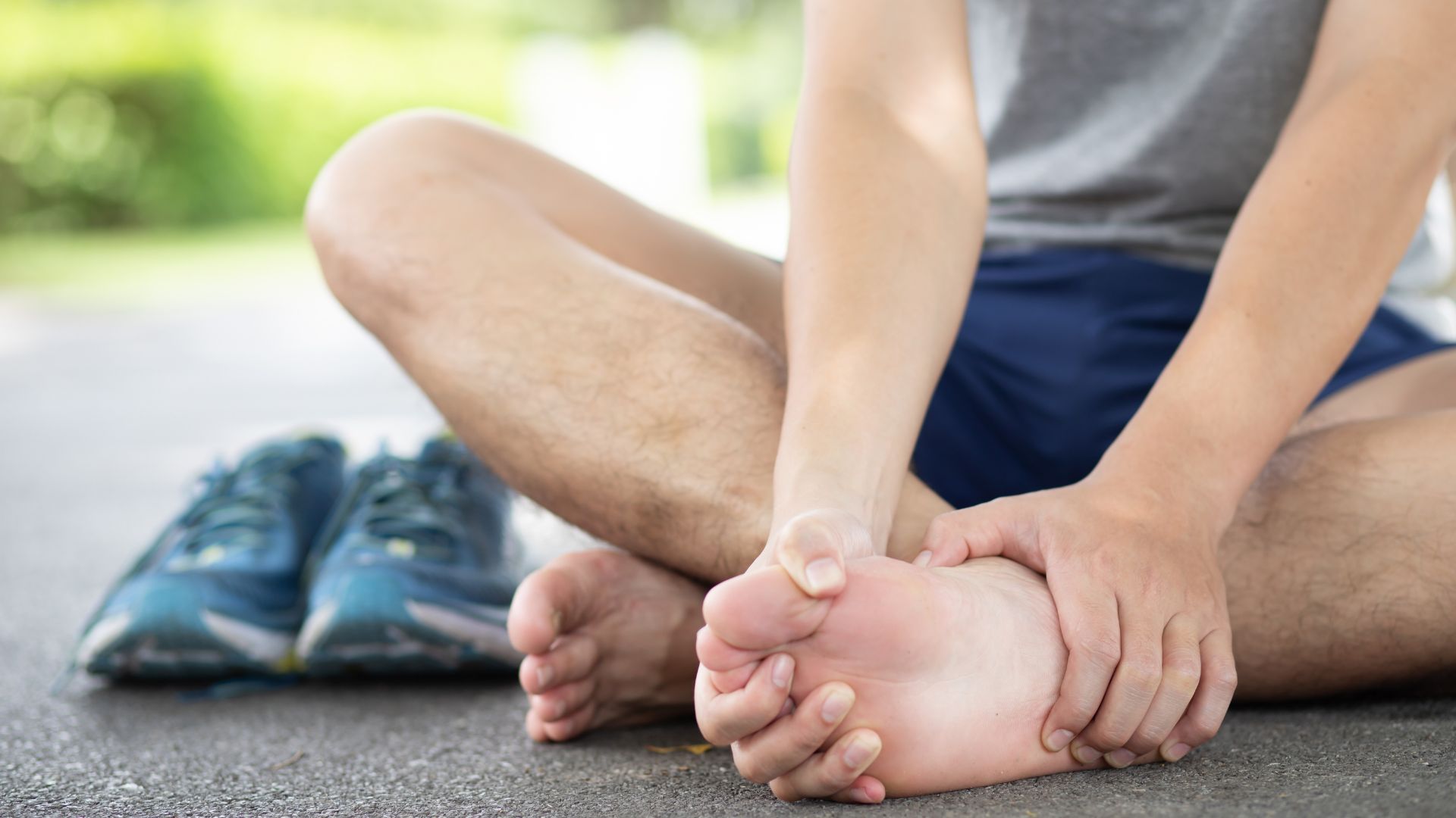 Người mới luyện tập thể thao nếu tập không đúng cách cũng dễ bị đau nhức trong lòng bàn chân