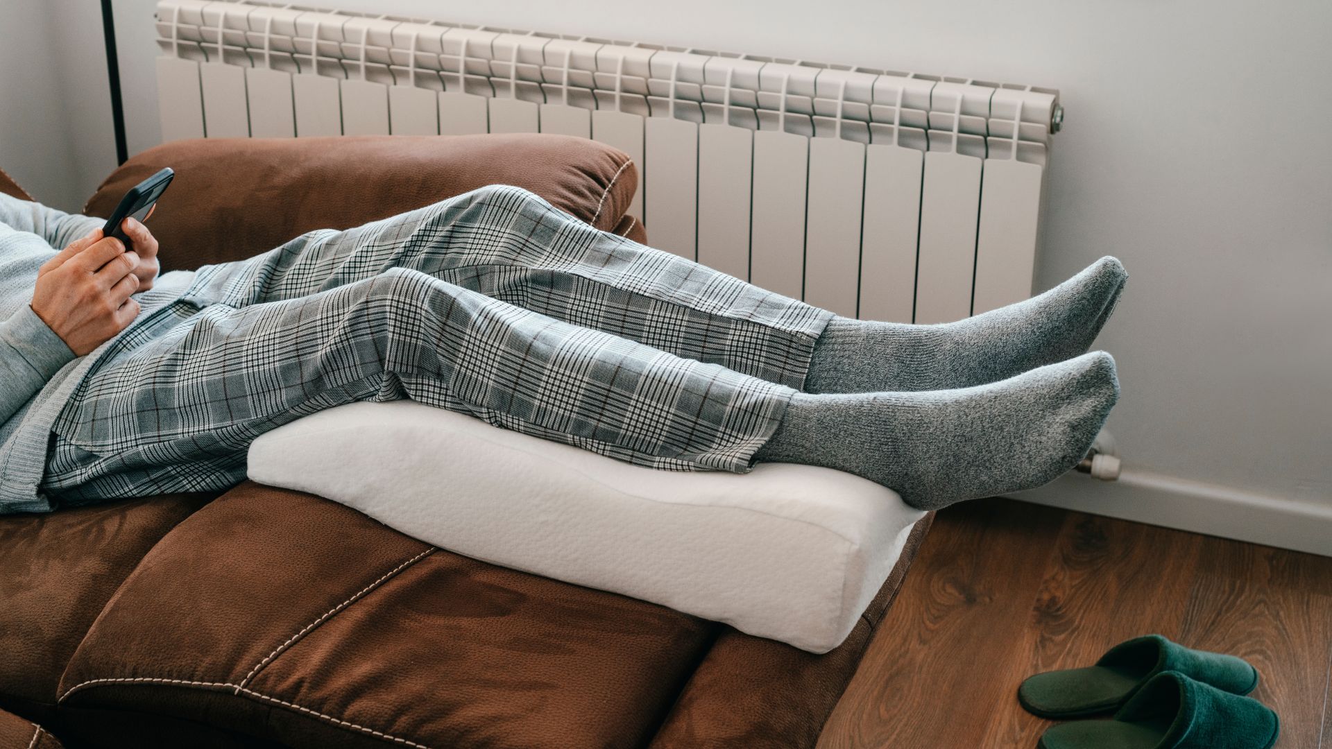 Khi đau nhói ở lòng bàn chân bạn nên dừng các hoạt động gây áp lực lên bàn chân và nghỉ ngơi hợp lý