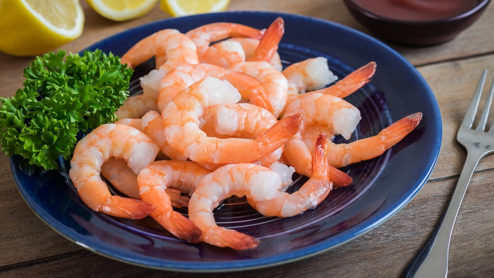 Tôm là thực phẩm có lợi cho sức khỏe nhờ giàu protein, canxi, kẽm và nhiều khoáng chất cần thiết cho cơ thể