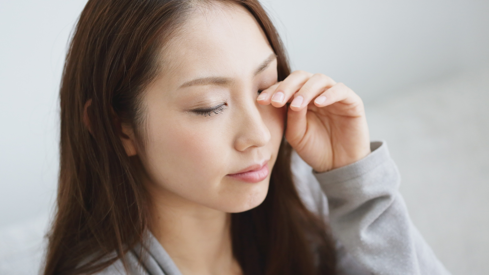 Sau khi mổ không nên dụi mắt trong vòng 1 tháng