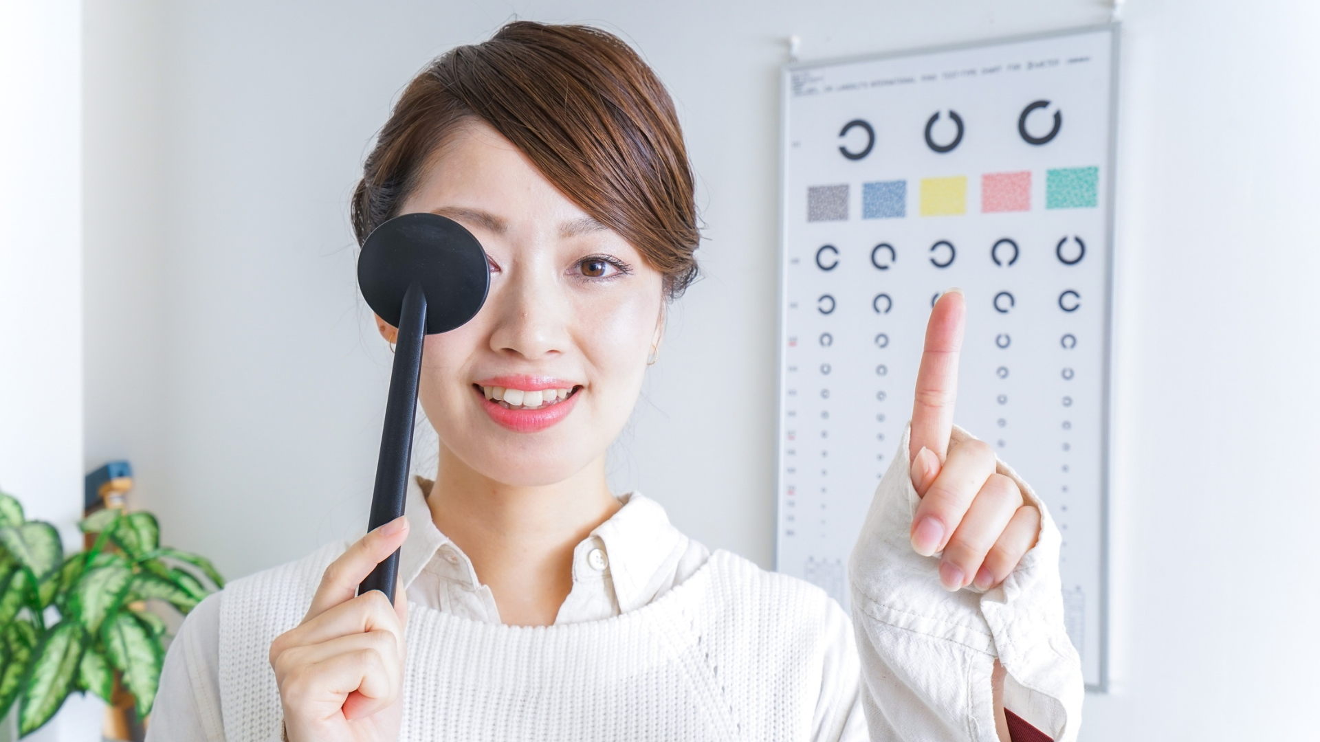 Khám mắt thường xuyên để phát hiện sớm các thay đổi về thị lực