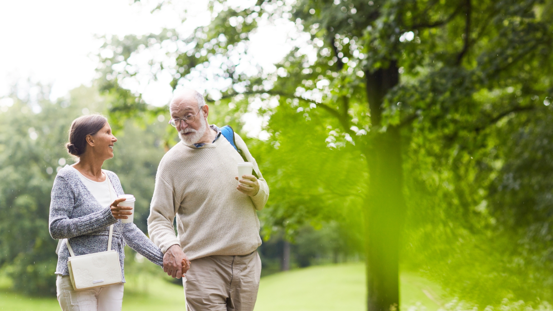 Duy trì hoạt động thể chất ít nhất 30 phút mỗi ngày giúp cải thiện lưu thông máu, kiểm soát cân nặng và giảm nguy cơ xơ vữa động mạch