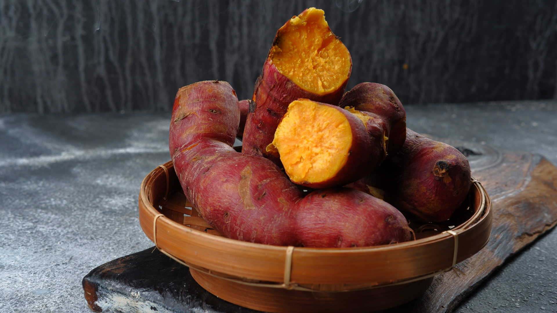 Mỡ máu cao ăn khoai lang được không? Người bị mỡ máu cao vẫn có thể ăn khoai lang nếu như ăn đúng cách