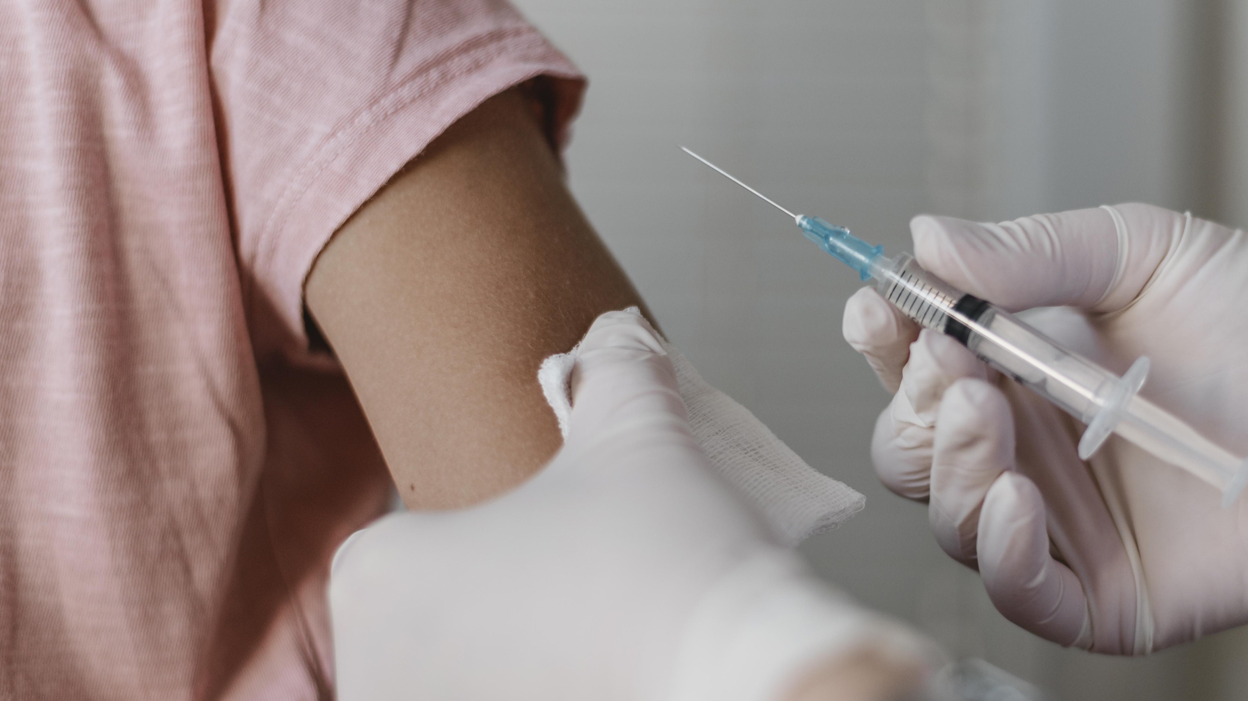 Bị người cắn có cần chích ngừa không?