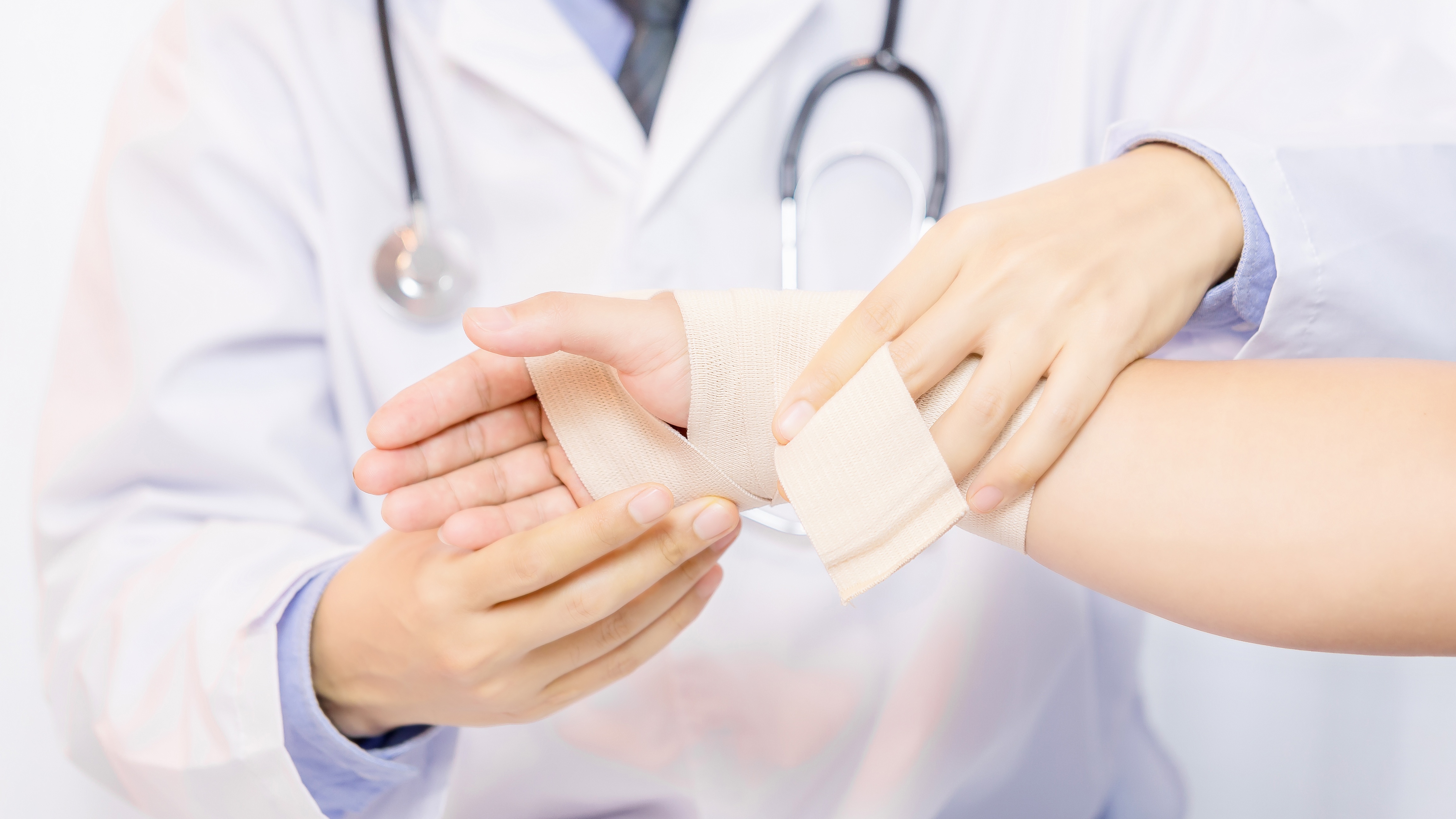 Đi khám bác sĩ để tránh nguy cơ bị nhiễm trùng