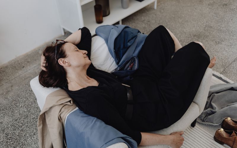 Bị rong kinh kéo dài là tình trạng nghiêm trọng cần lưu ý, có thể gây suy nhược cơ thể, choáng vàng hoặc ngất xỉu