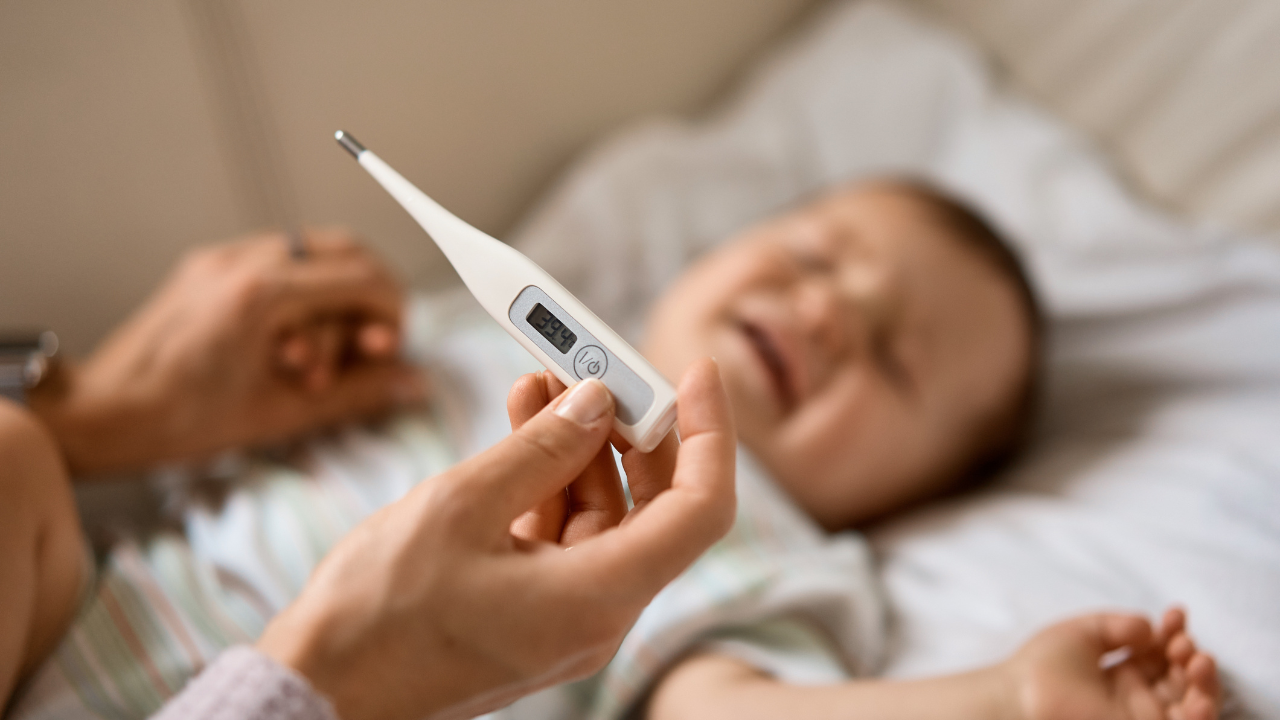Bị sốt sau tiêm viêm não mô cầu AC có sao không? 3