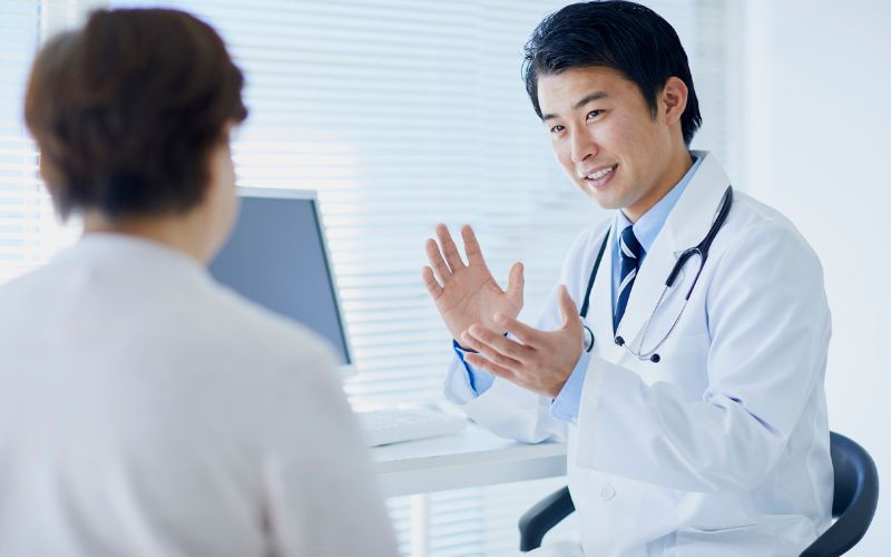 Người bị suy giảm miễn dịch cần tham khảo ý kiến bác sĩ trước khi tiêm phòng vắc xin phế cầu